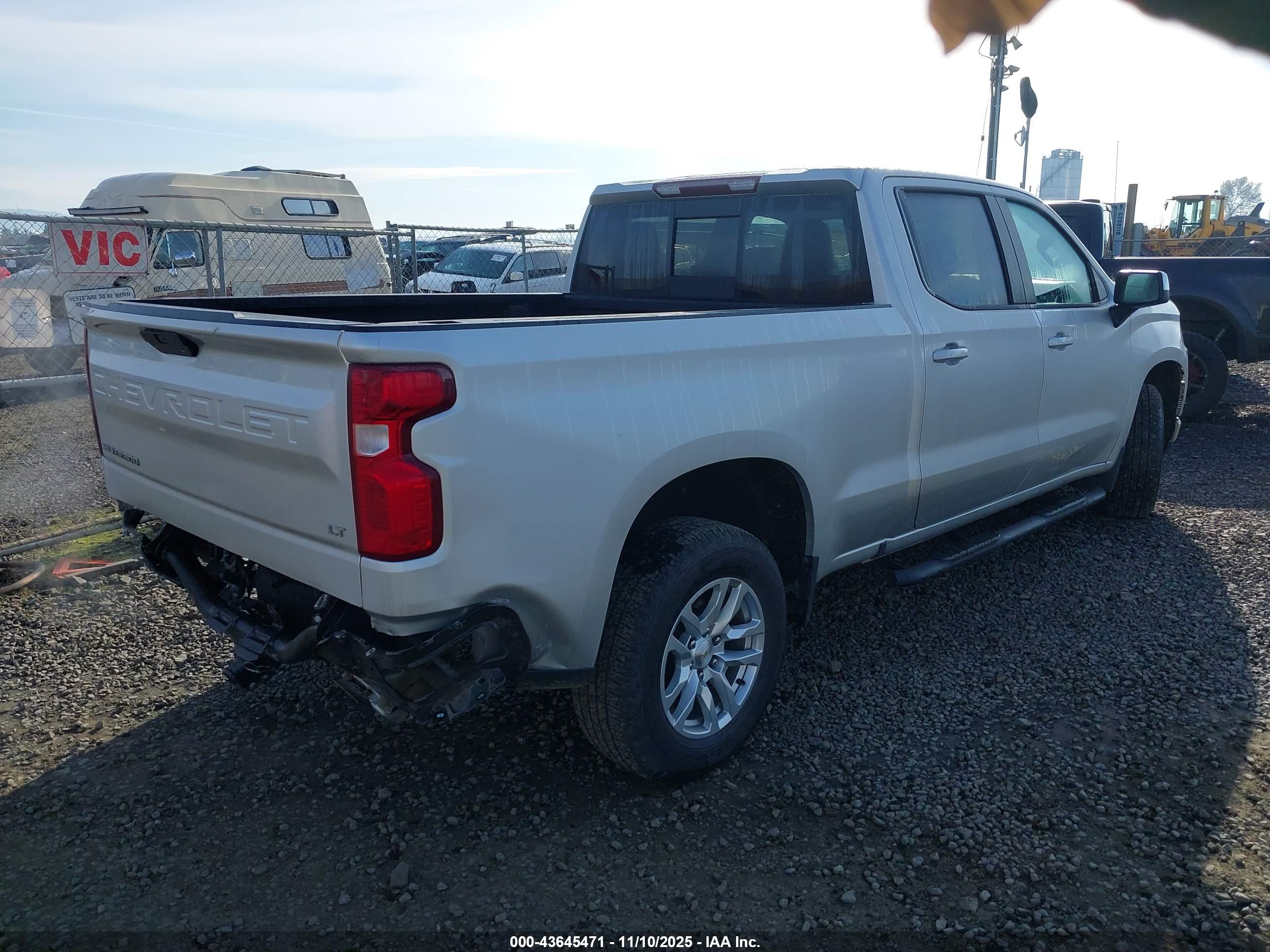 CHEVROLET SILVERADO image 4