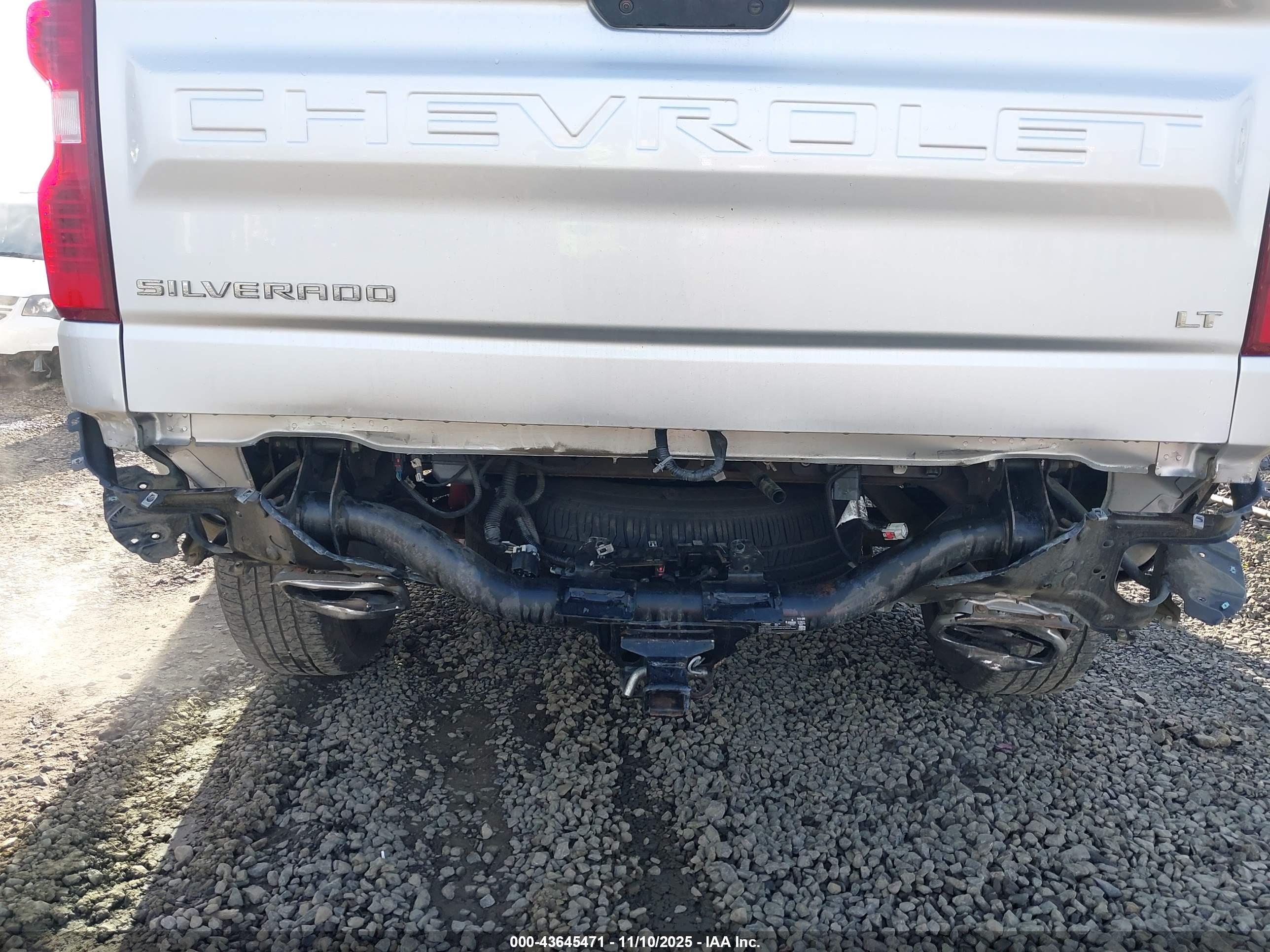 CHEVROLET SILVERADO image 6