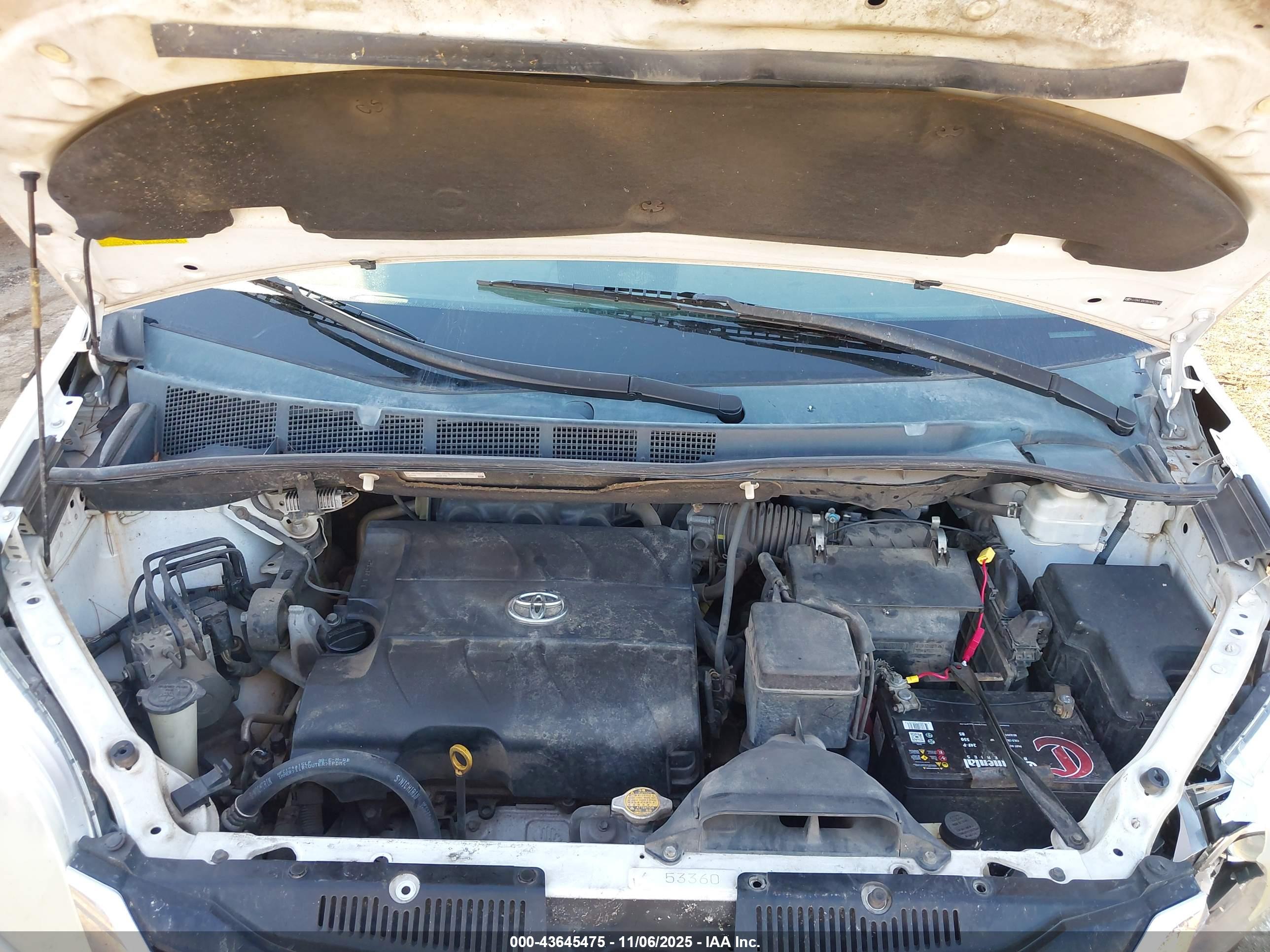 TOYOTA SIENNA image 10