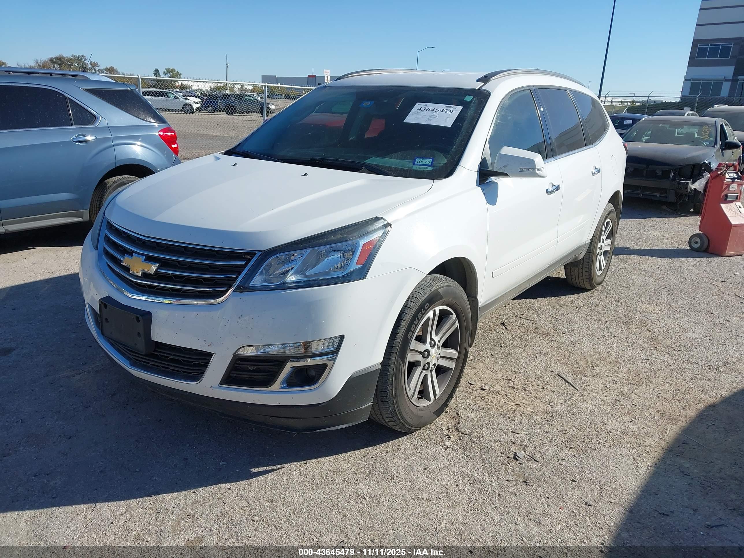 CHEVROLET TRAVERSE image 2