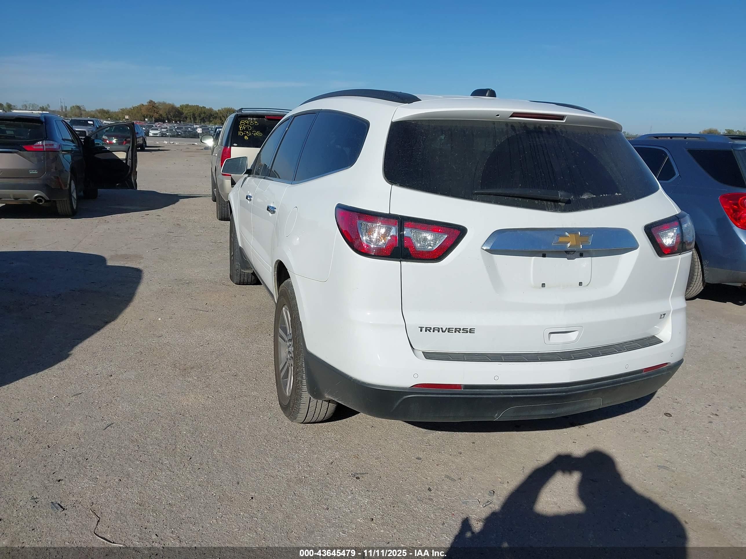 CHEVROLET TRAVERSE image 3