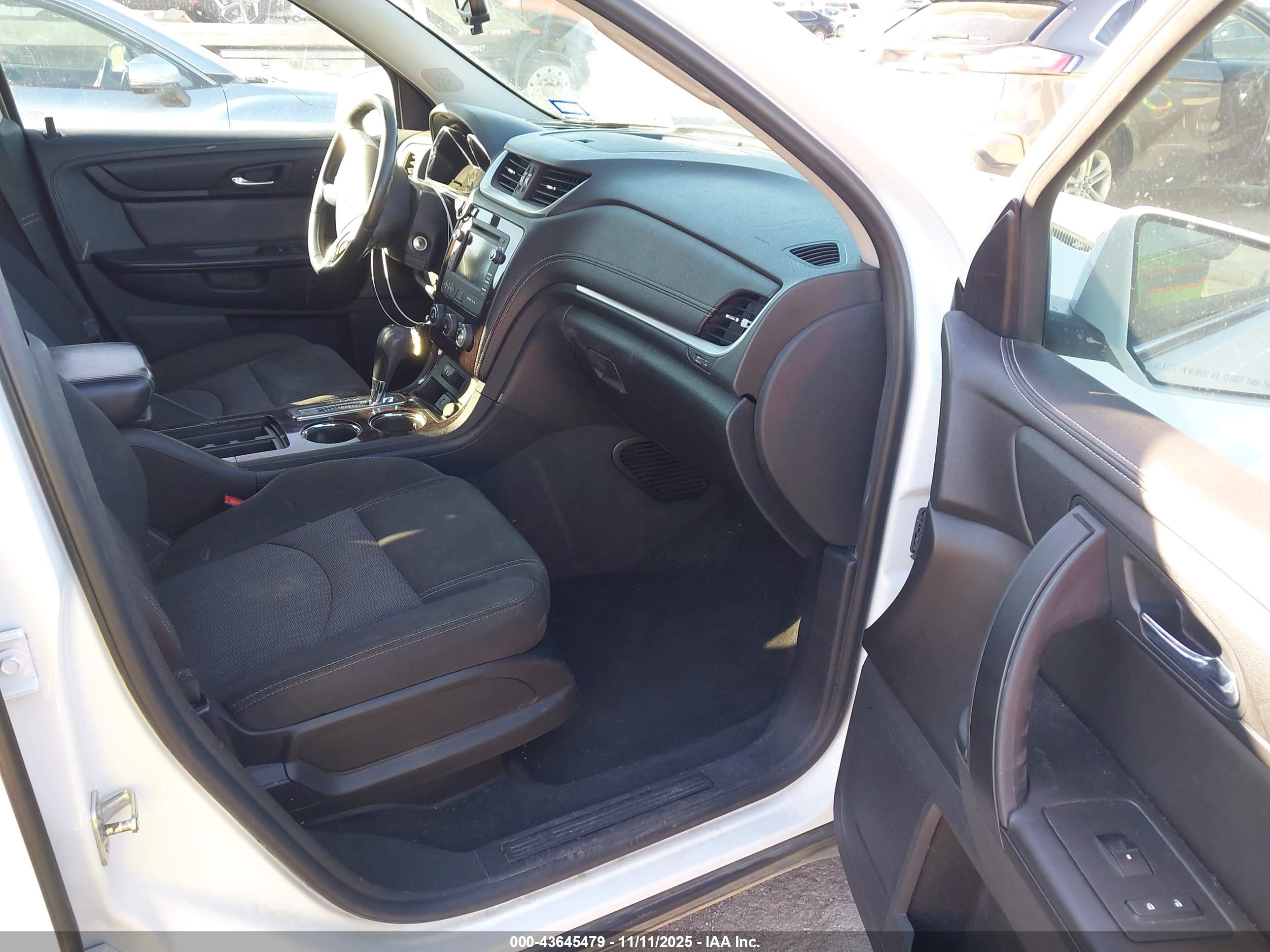 CHEVROLET TRAVERSE image 5