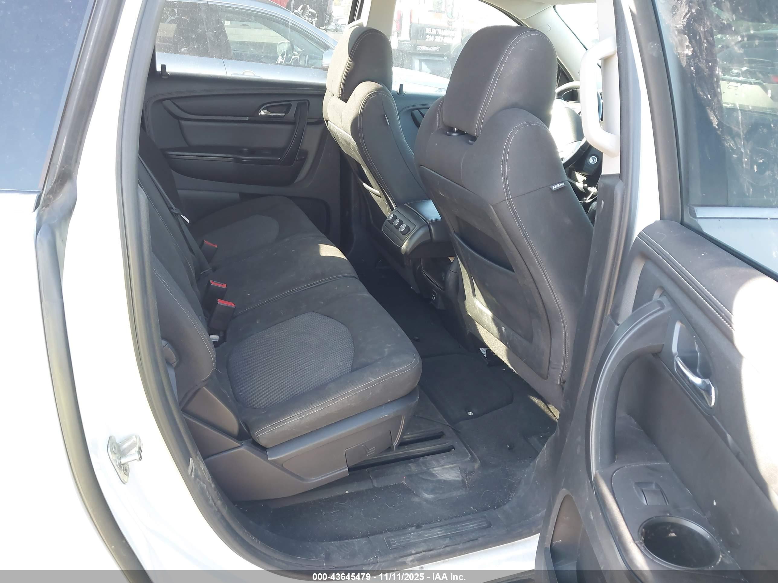 CHEVROLET TRAVERSE image 8