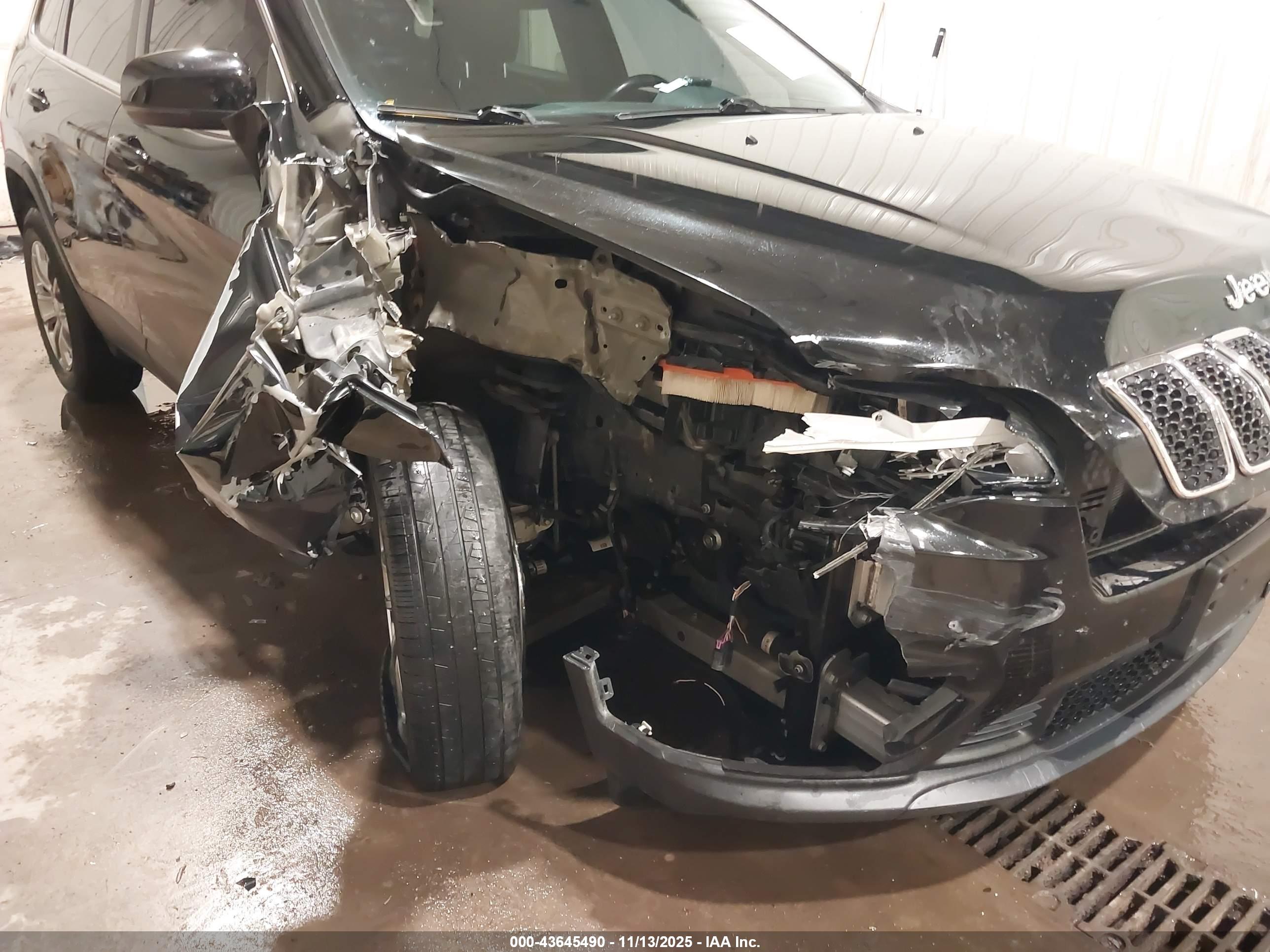 JEEP CHEROKEE image 6