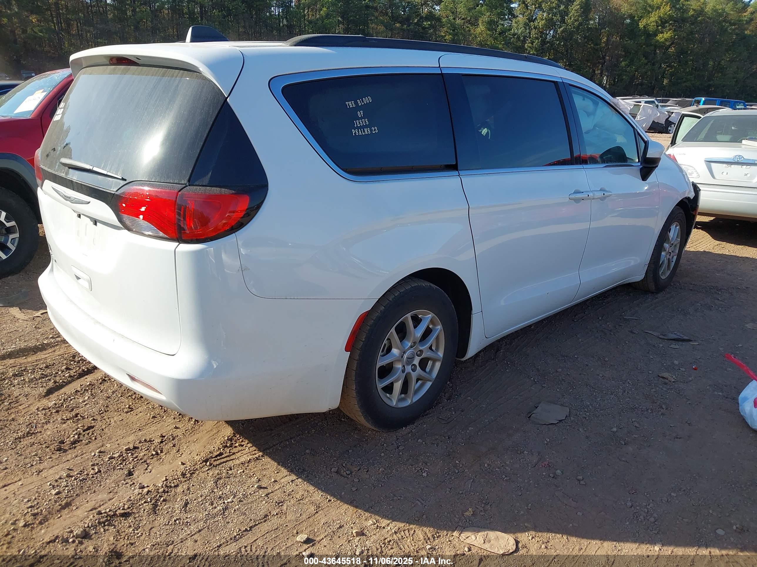 CHRYSLER VOYAGER image 4
