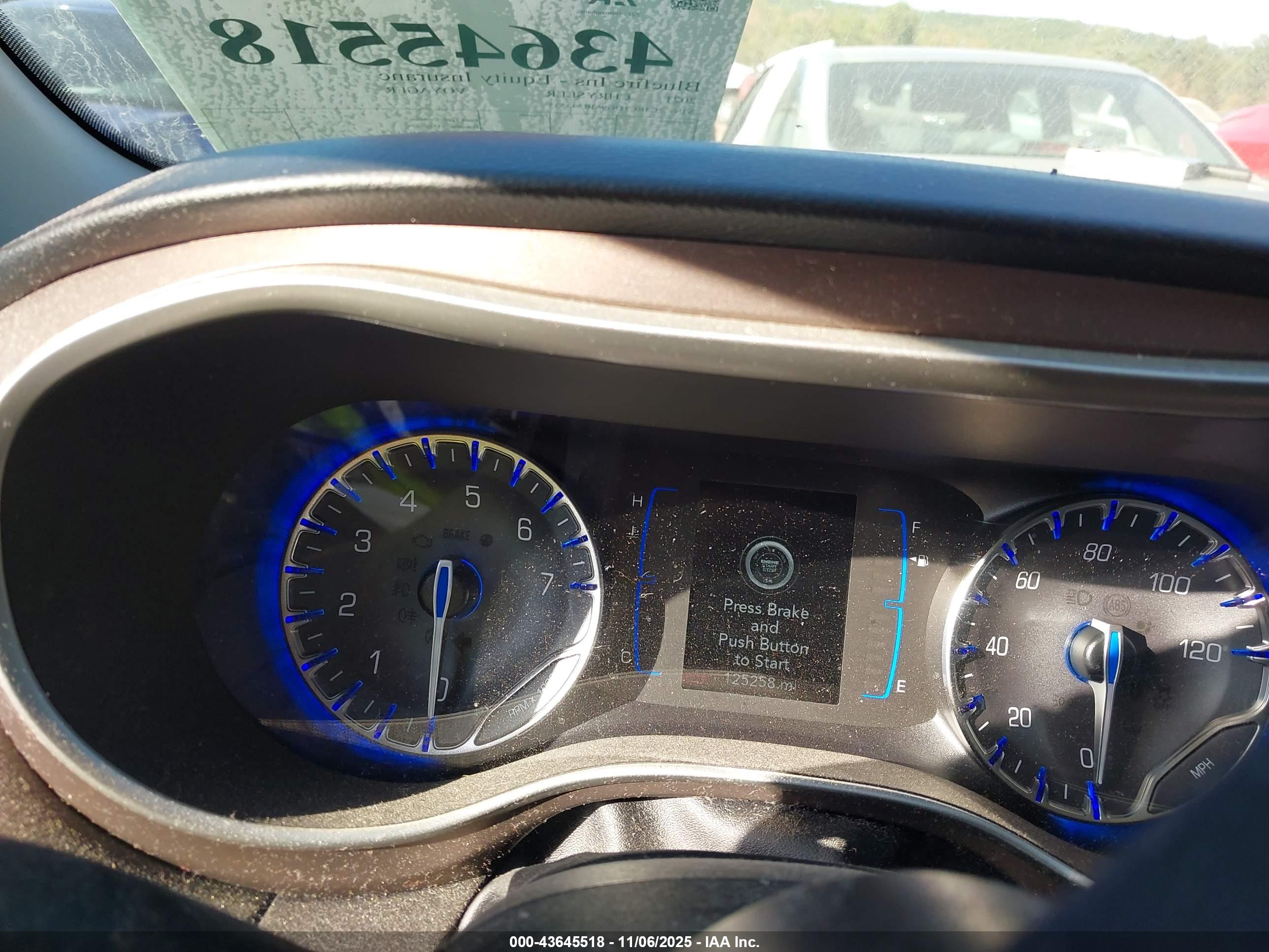 CHRYSLER VOYAGER image 7