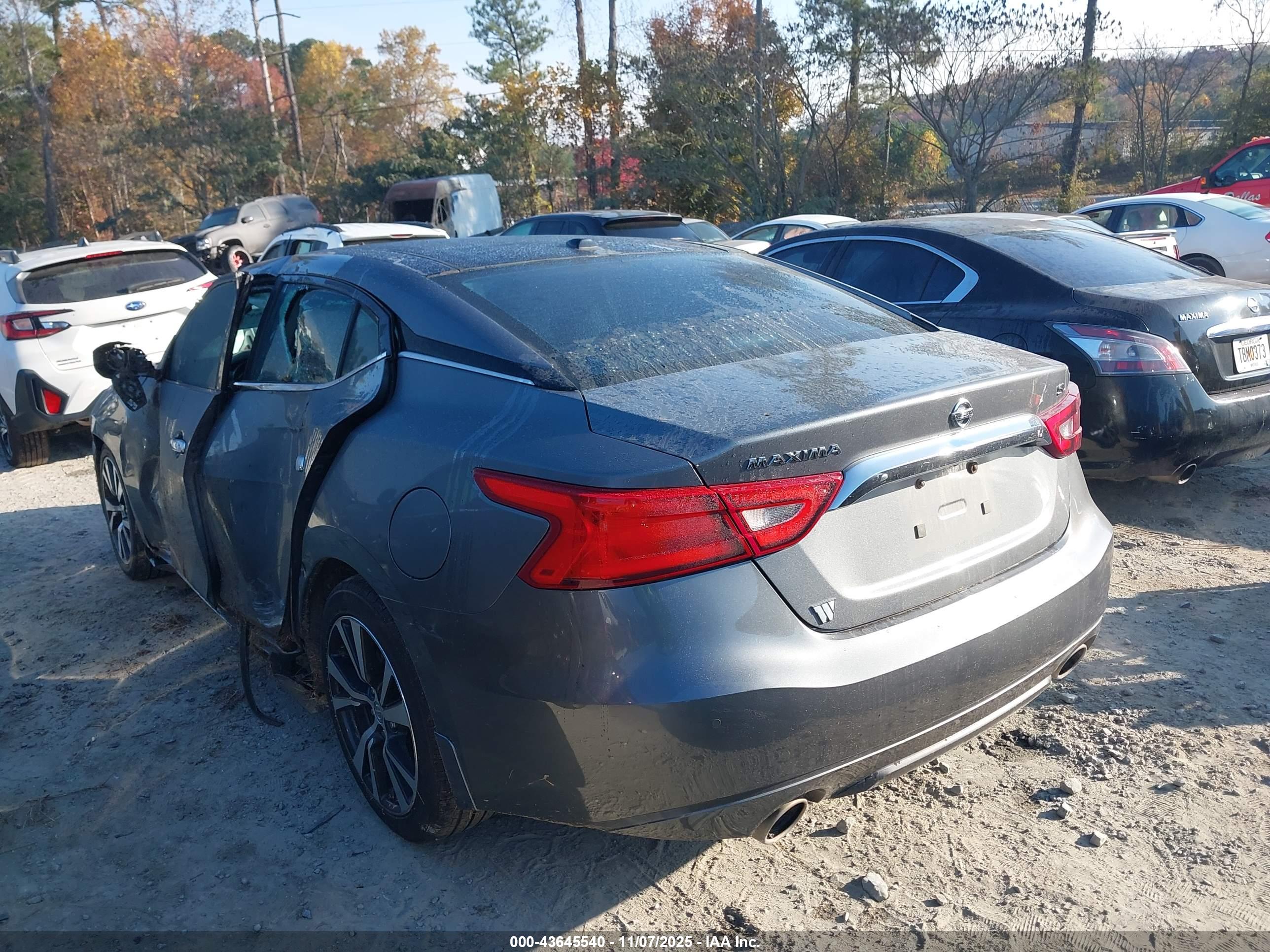 NISSAN MAXIMA image 3