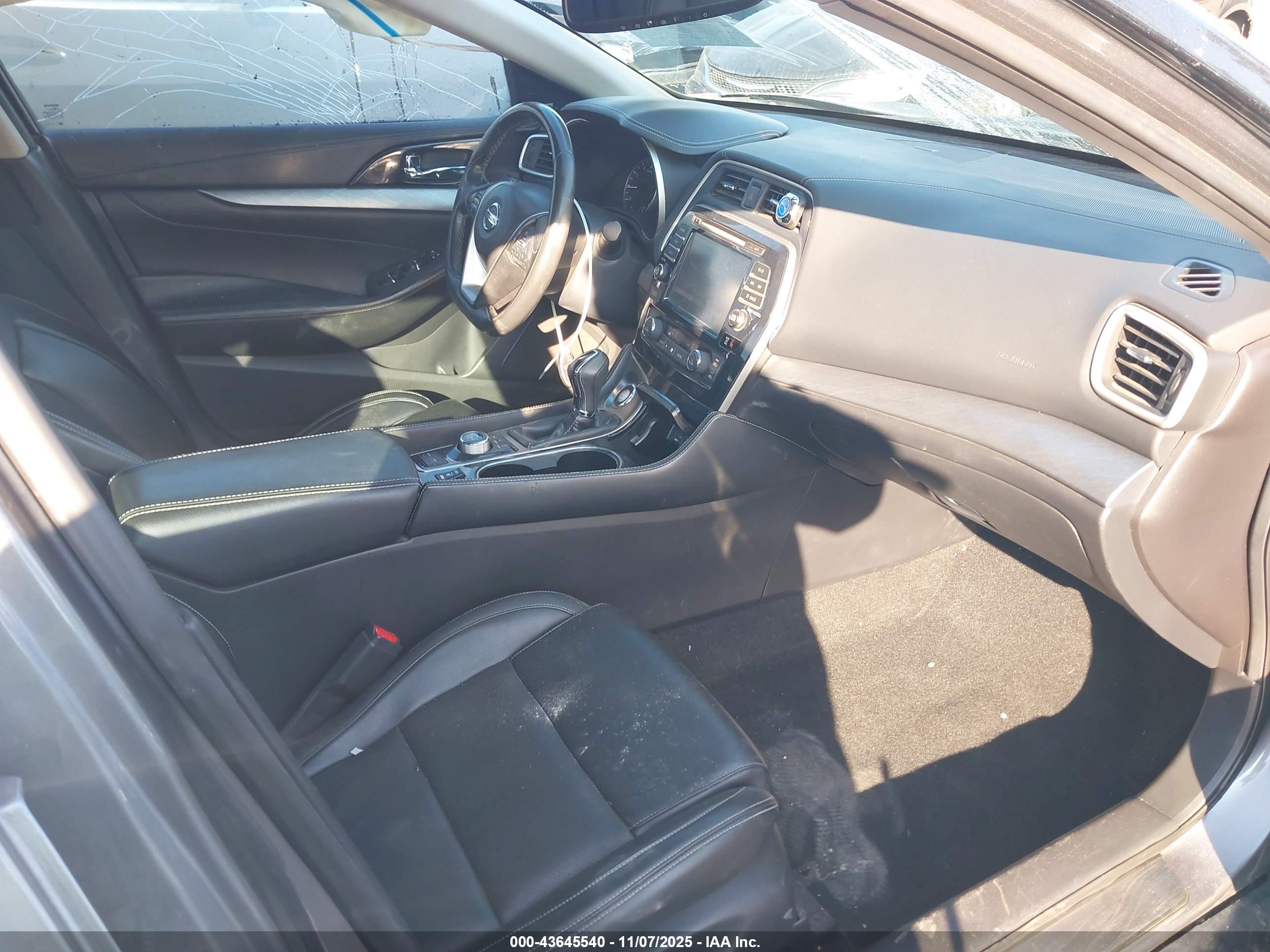 NISSAN MAXIMA image 5