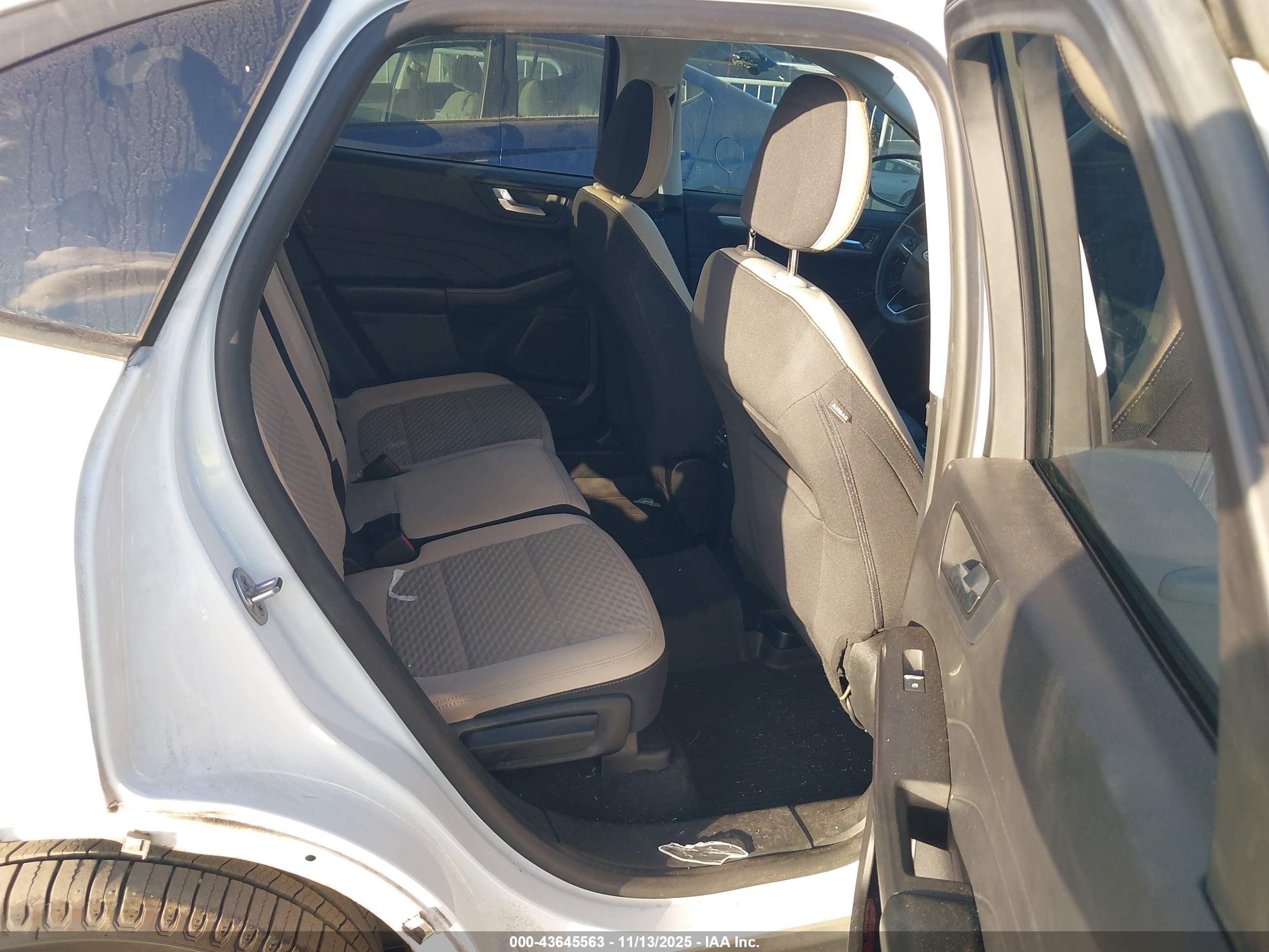 FORD ESCAPE image 8