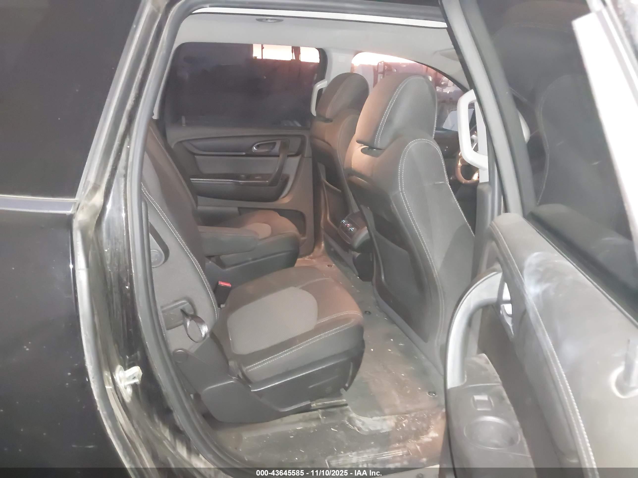 CHEVROLET TRAVERSE image 8