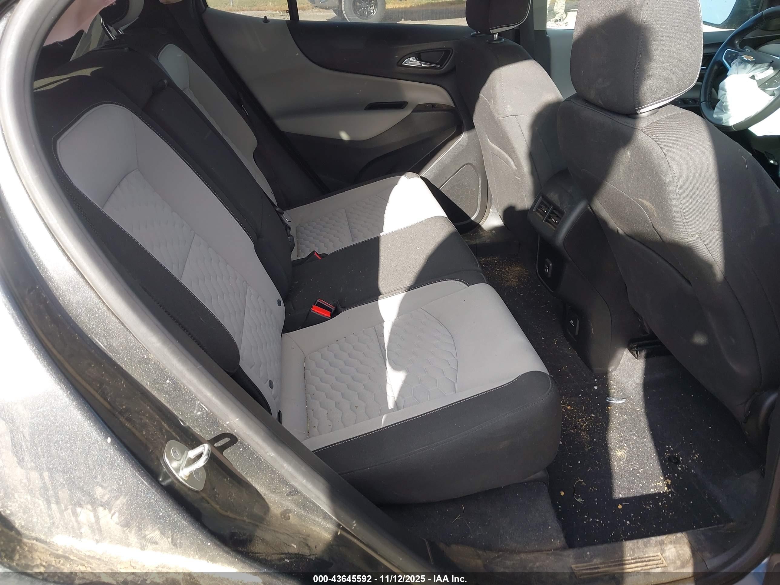 CHEVROLET EQUINOX image 8