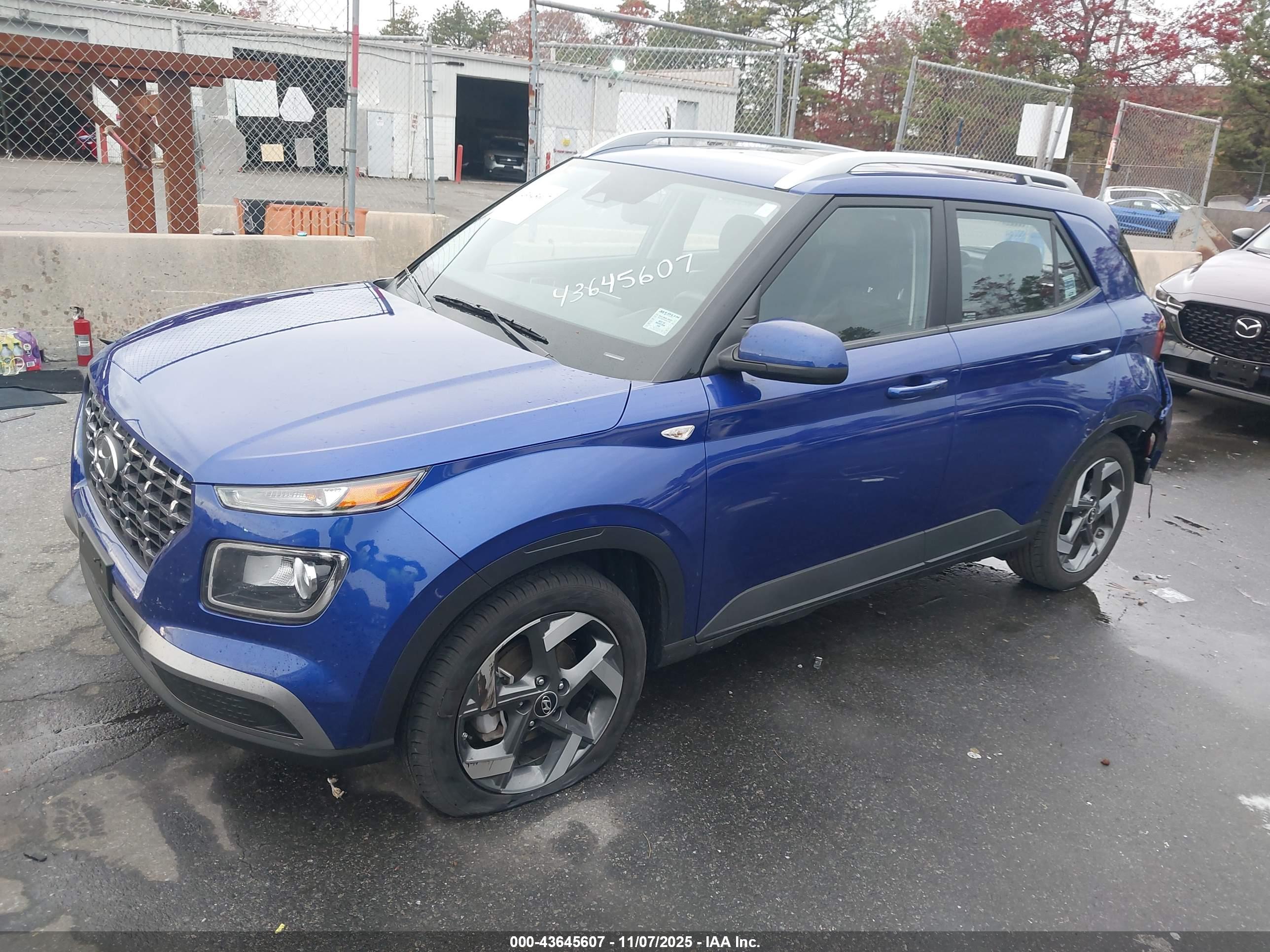 HYUNDAI VENUE image 2