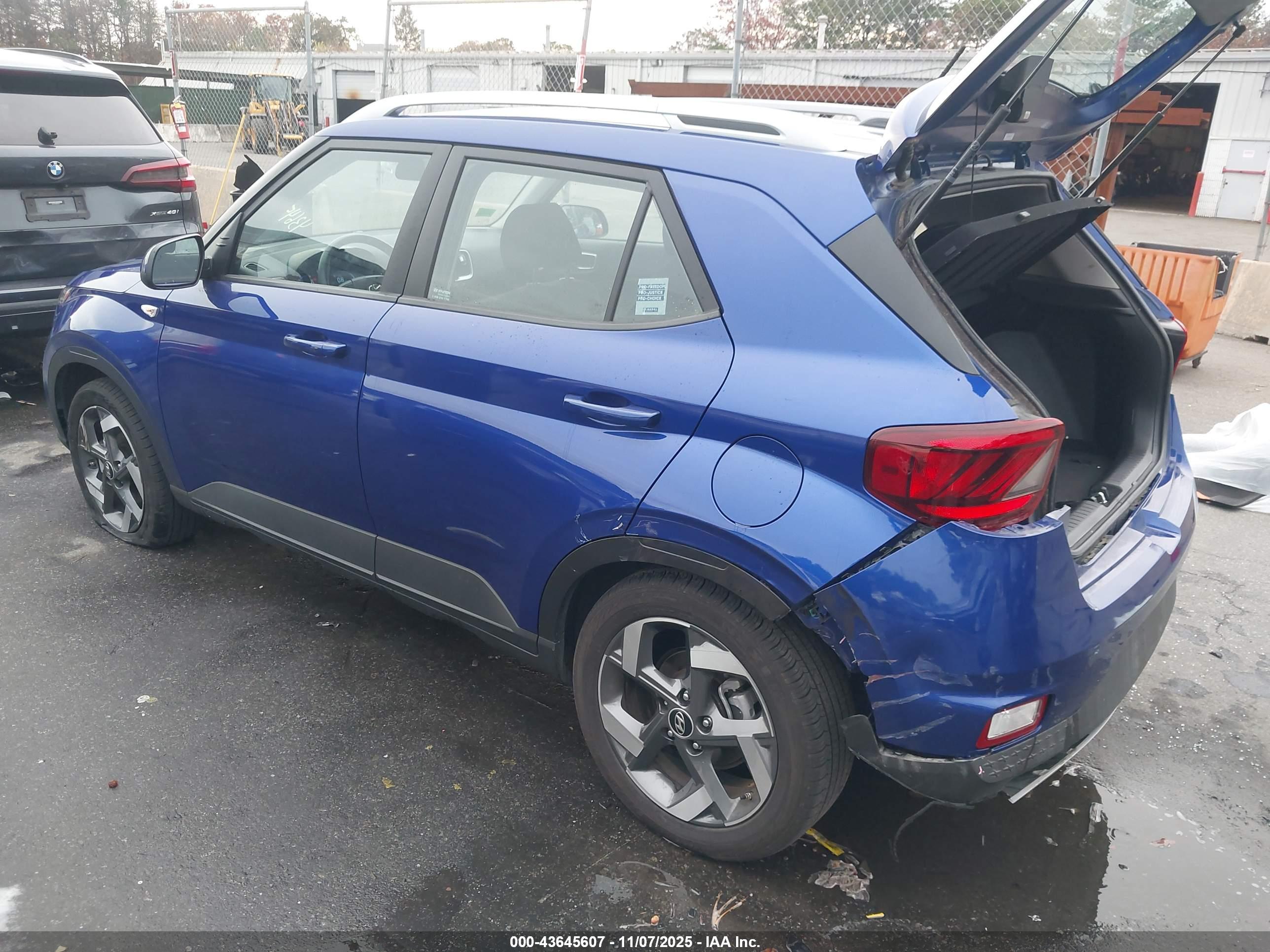 HYUNDAI VENUE image 3