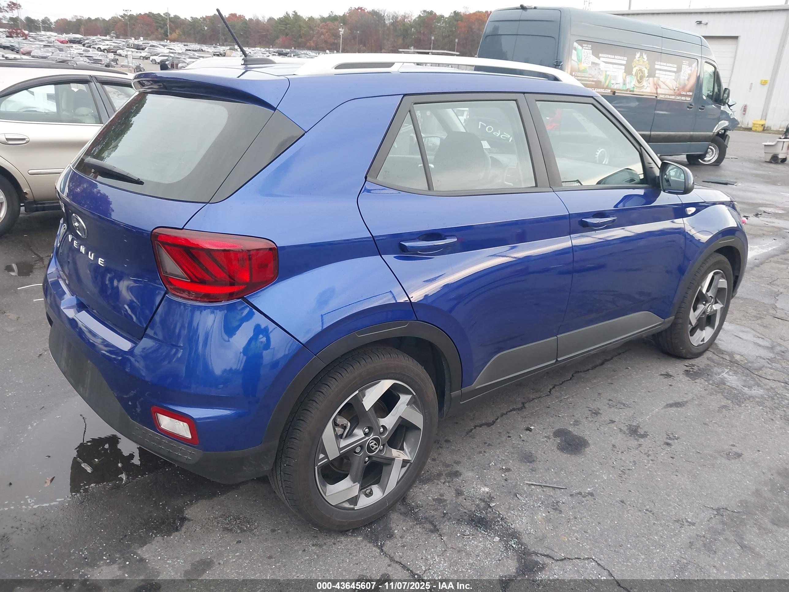 HYUNDAI VENUE image 4