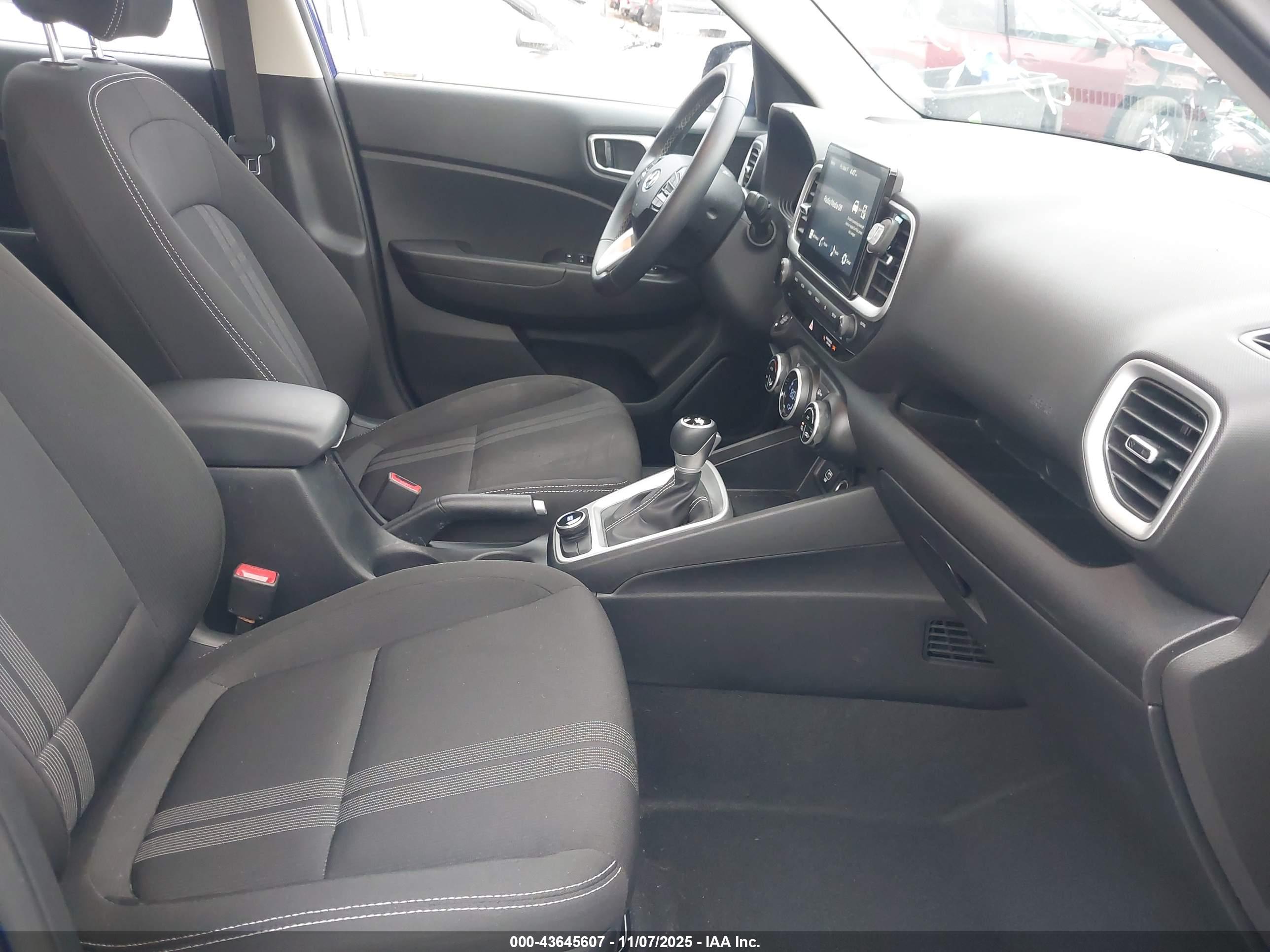 HYUNDAI VENUE image 5