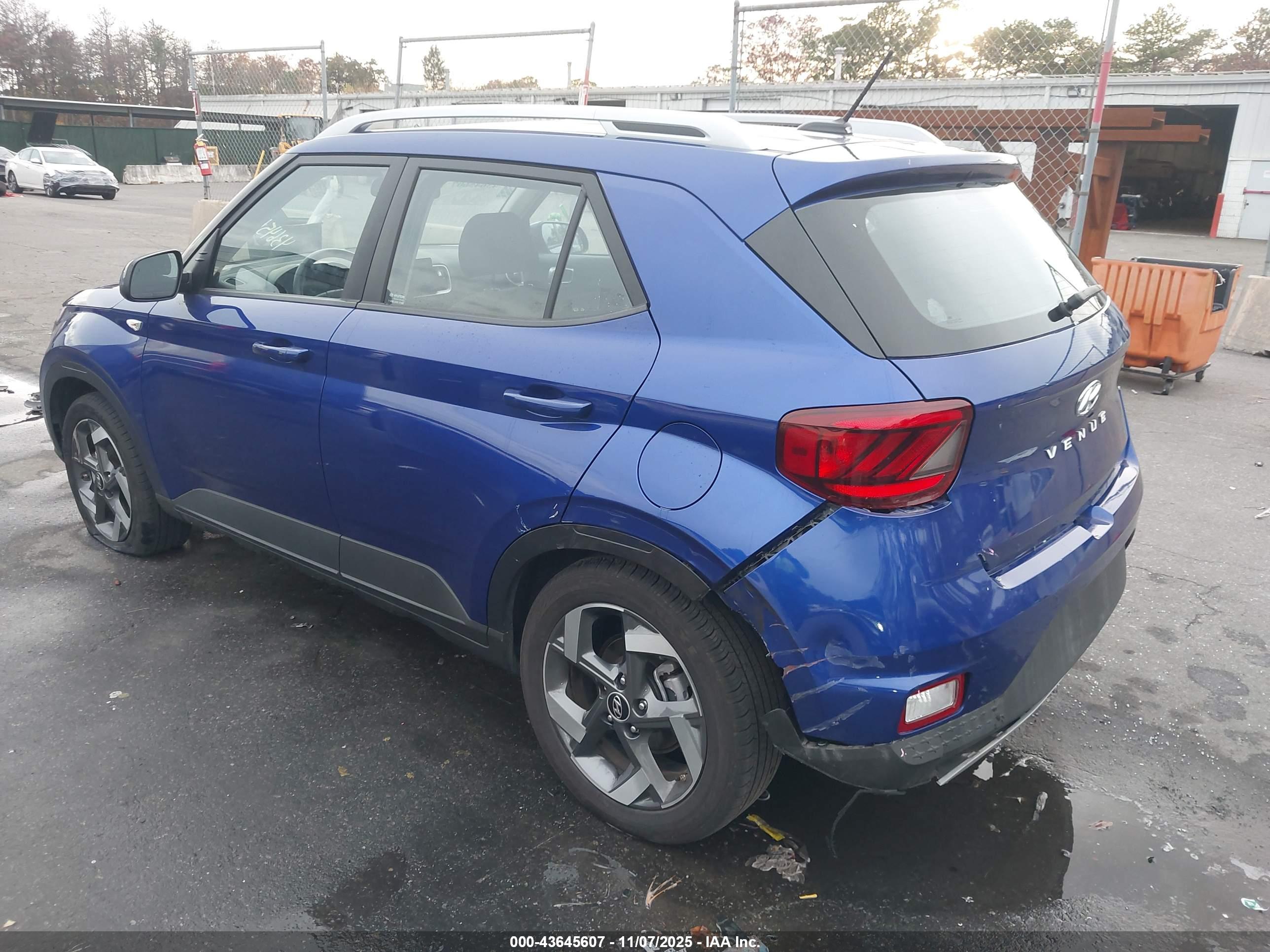 HYUNDAI VENUE image 6