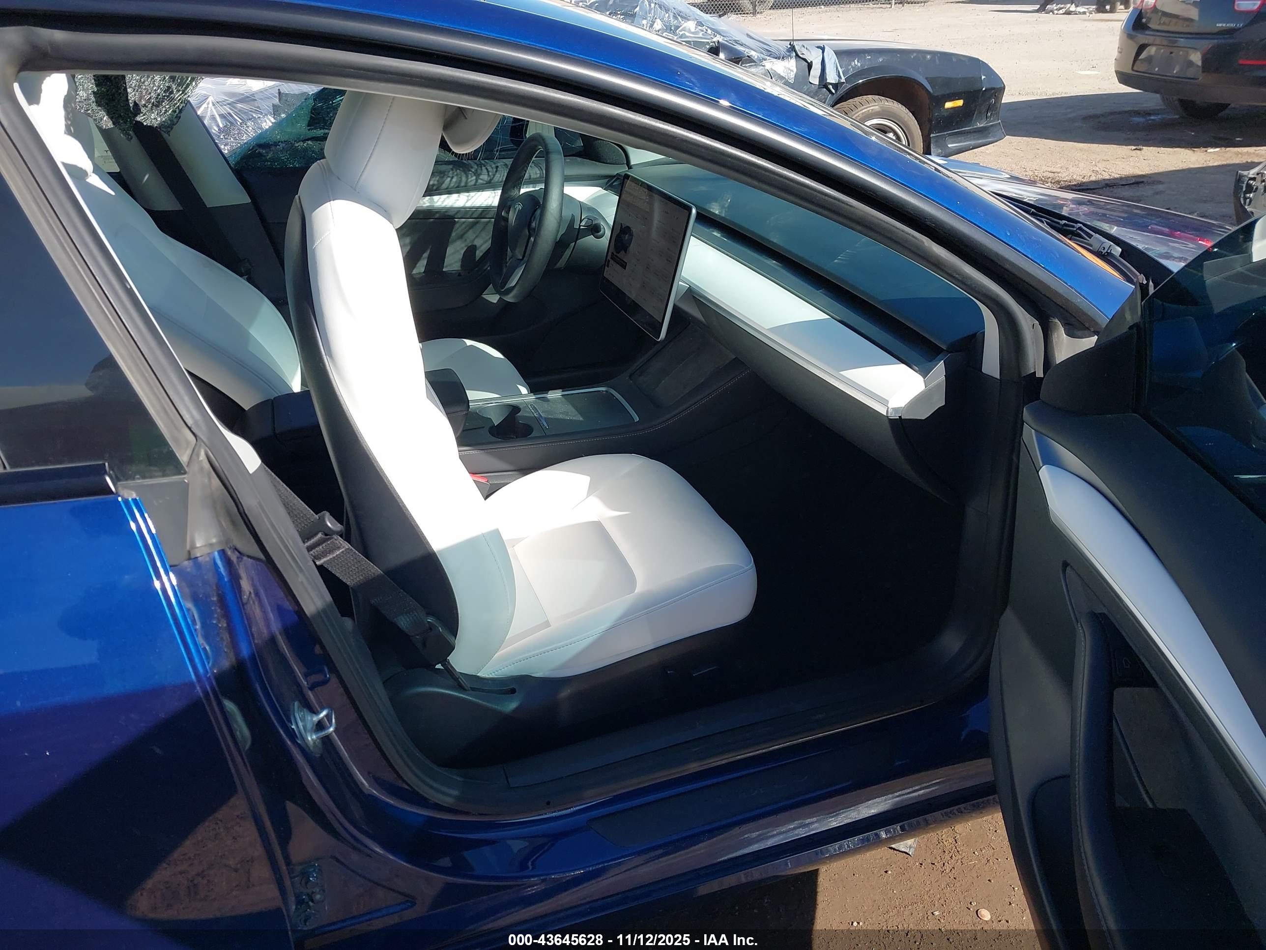 TESLA MODEL image 5