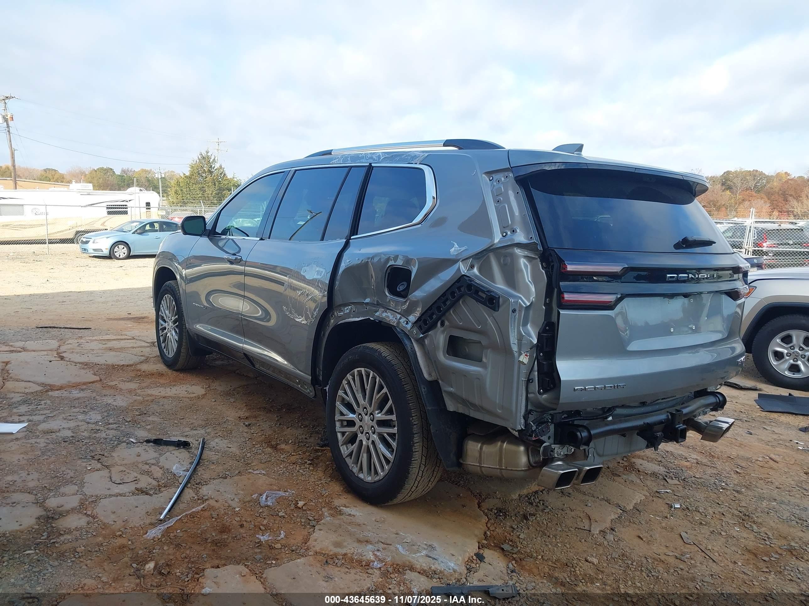 GMC ACADIA image 3