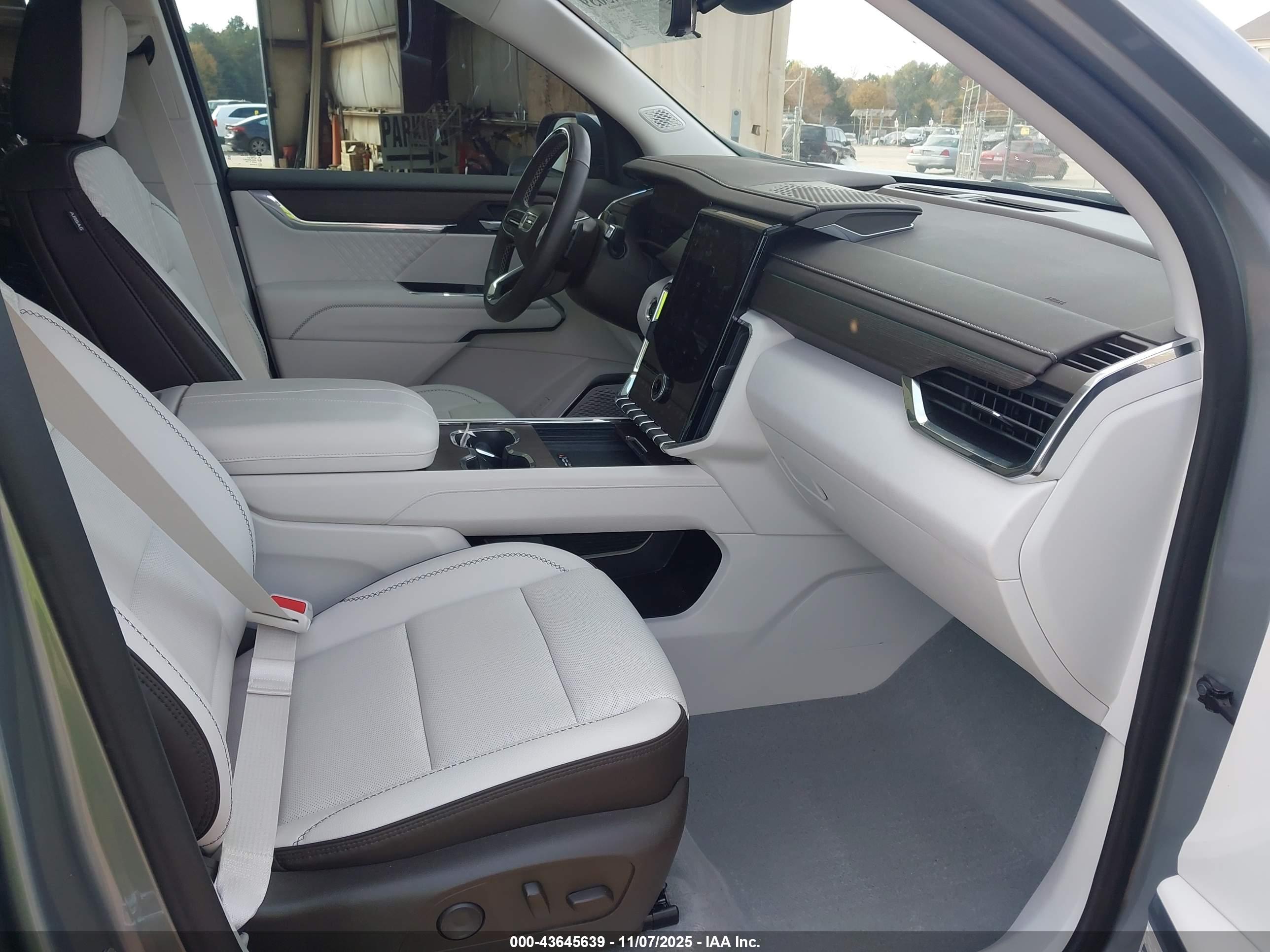 GMC ACADIA image 5