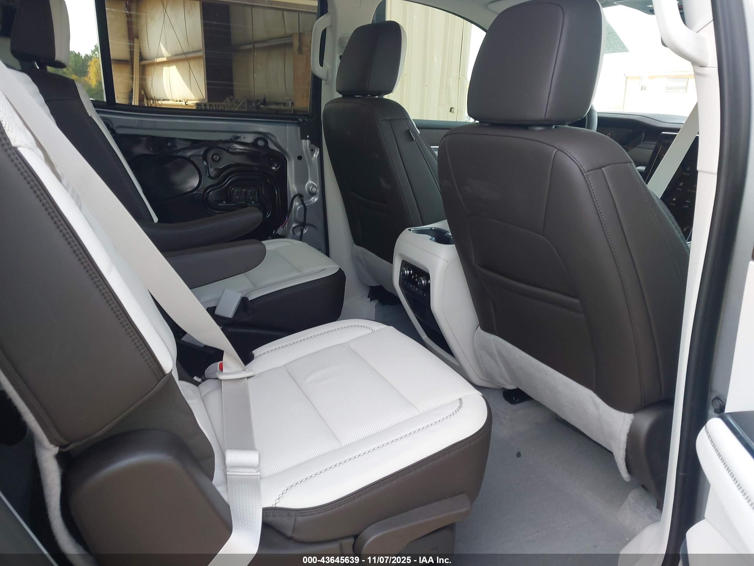 GMC ACADIA image 8