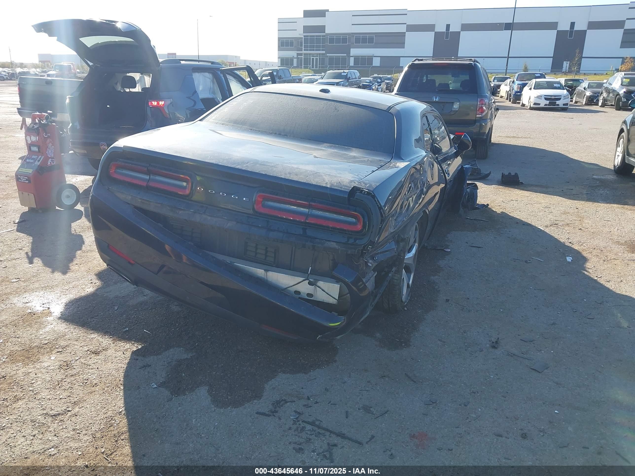 DODGE CHALLENGER image 4