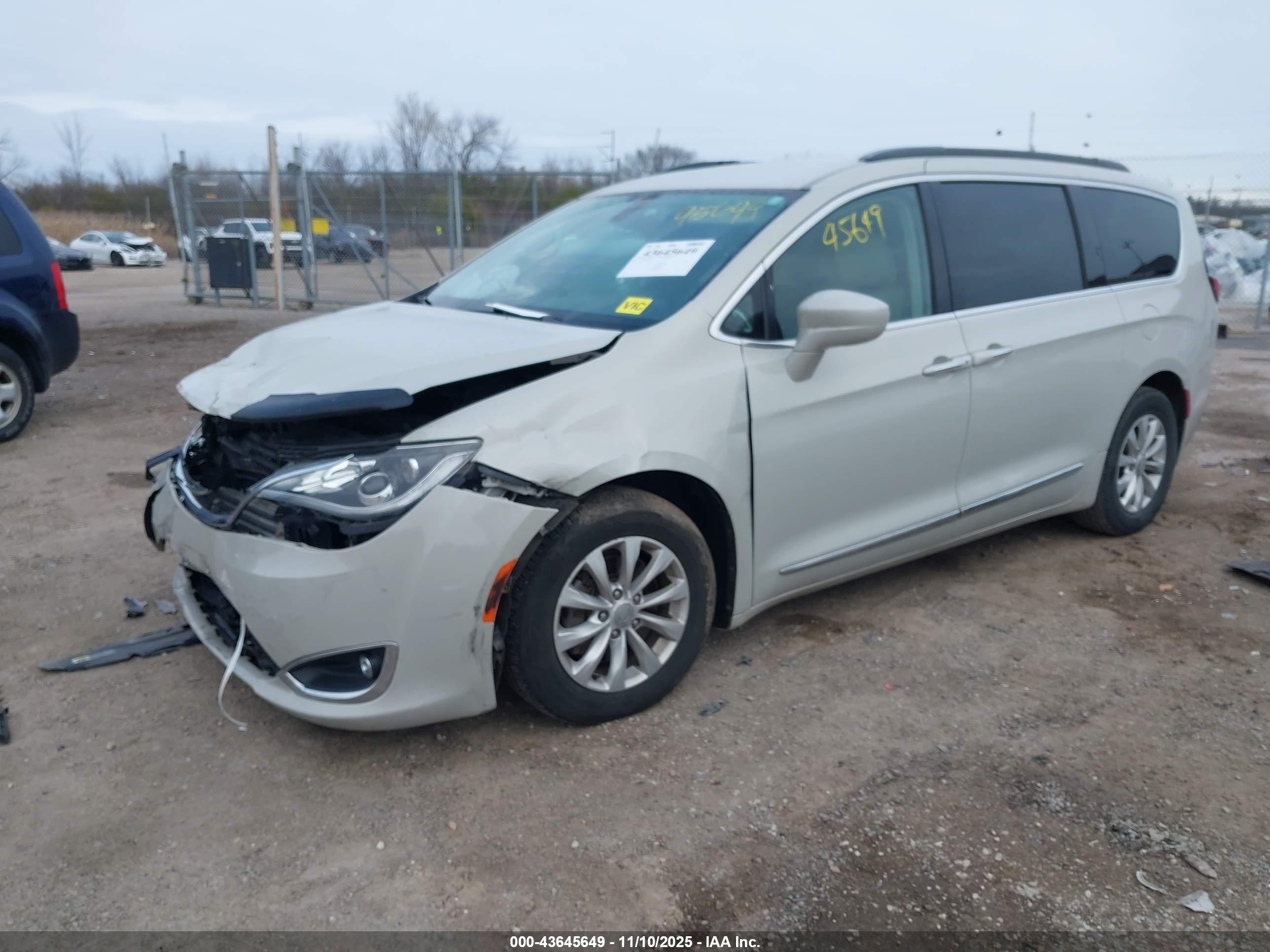 CHRYSLER PACIFICA image 2