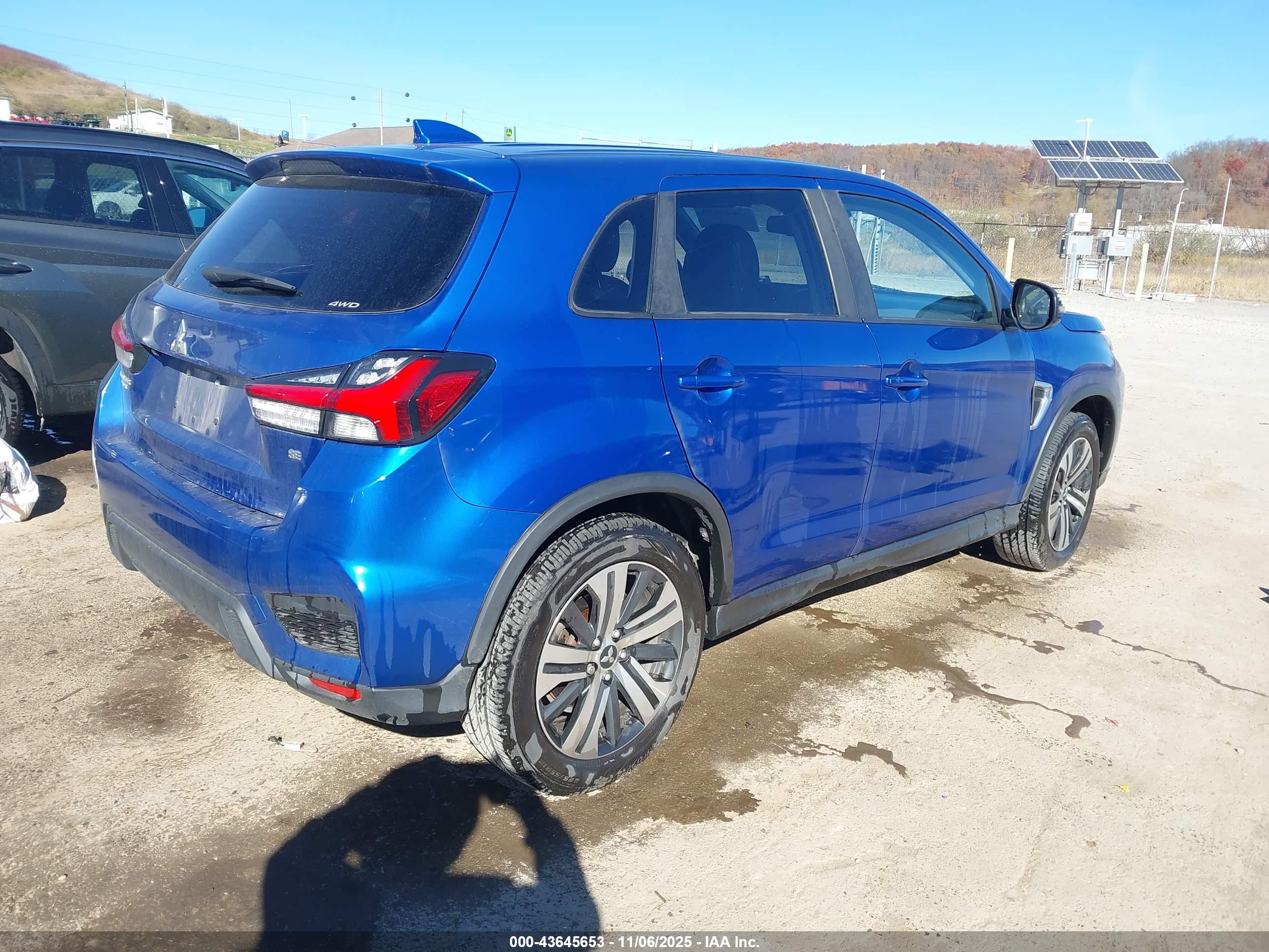 MITSUBISHI OUTLANDER image 4