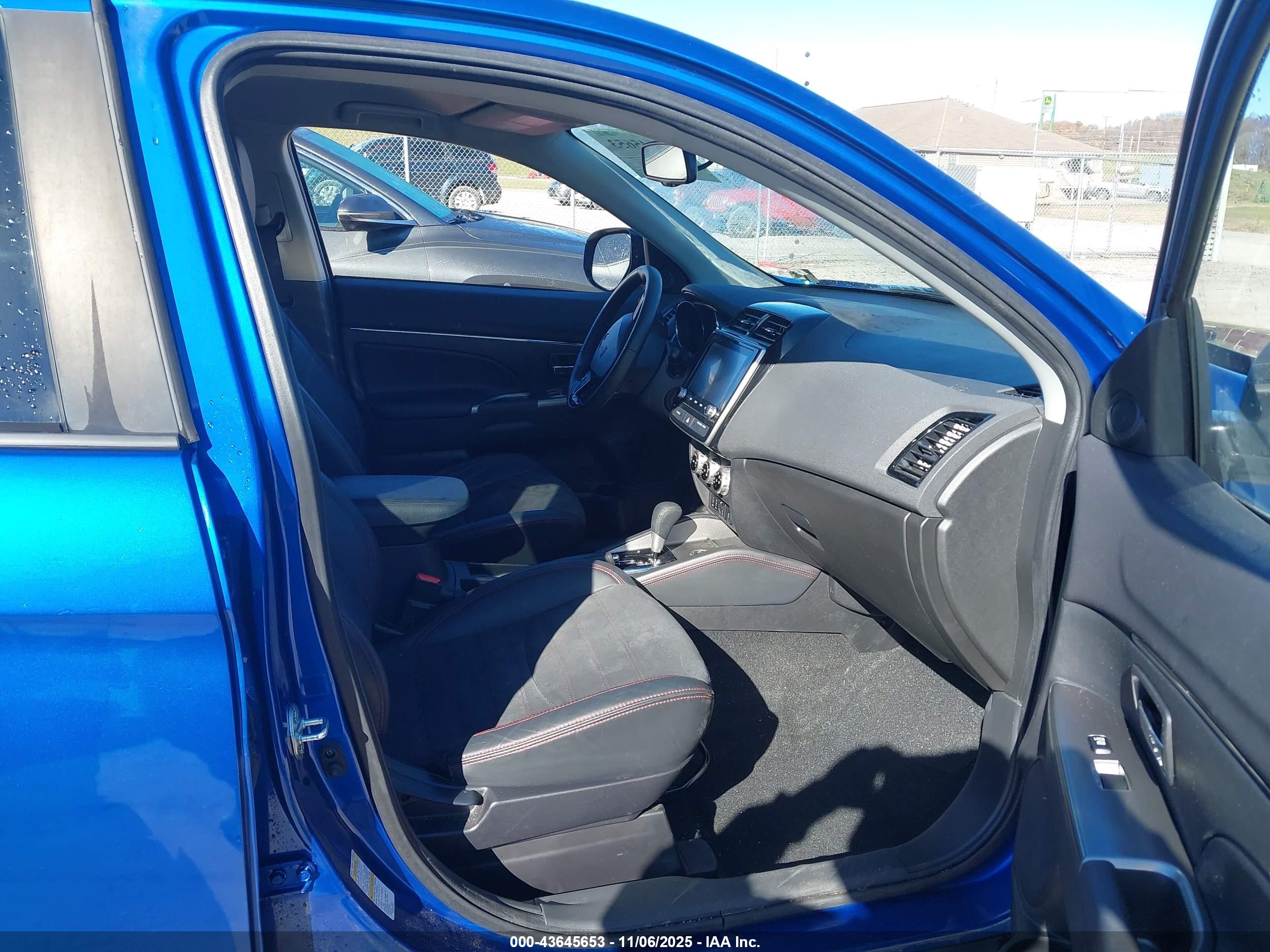 MITSUBISHI OUTLANDER image 5