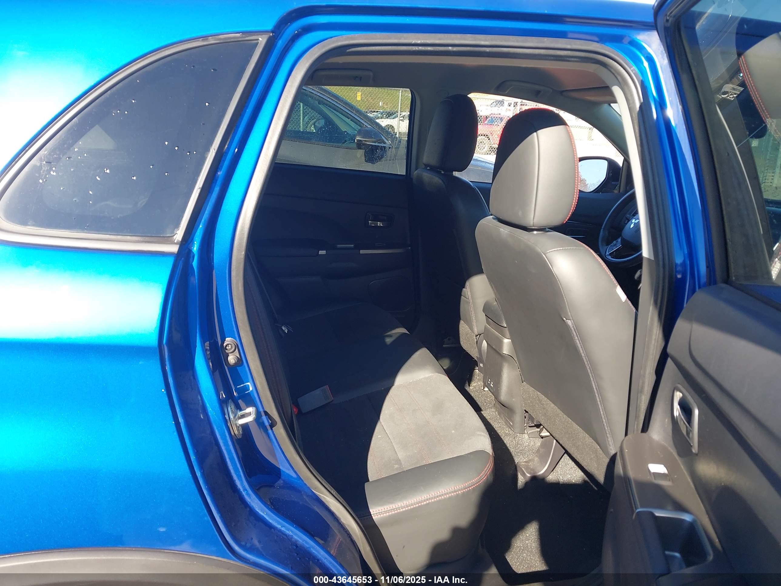 MITSUBISHI OUTLANDER image 8