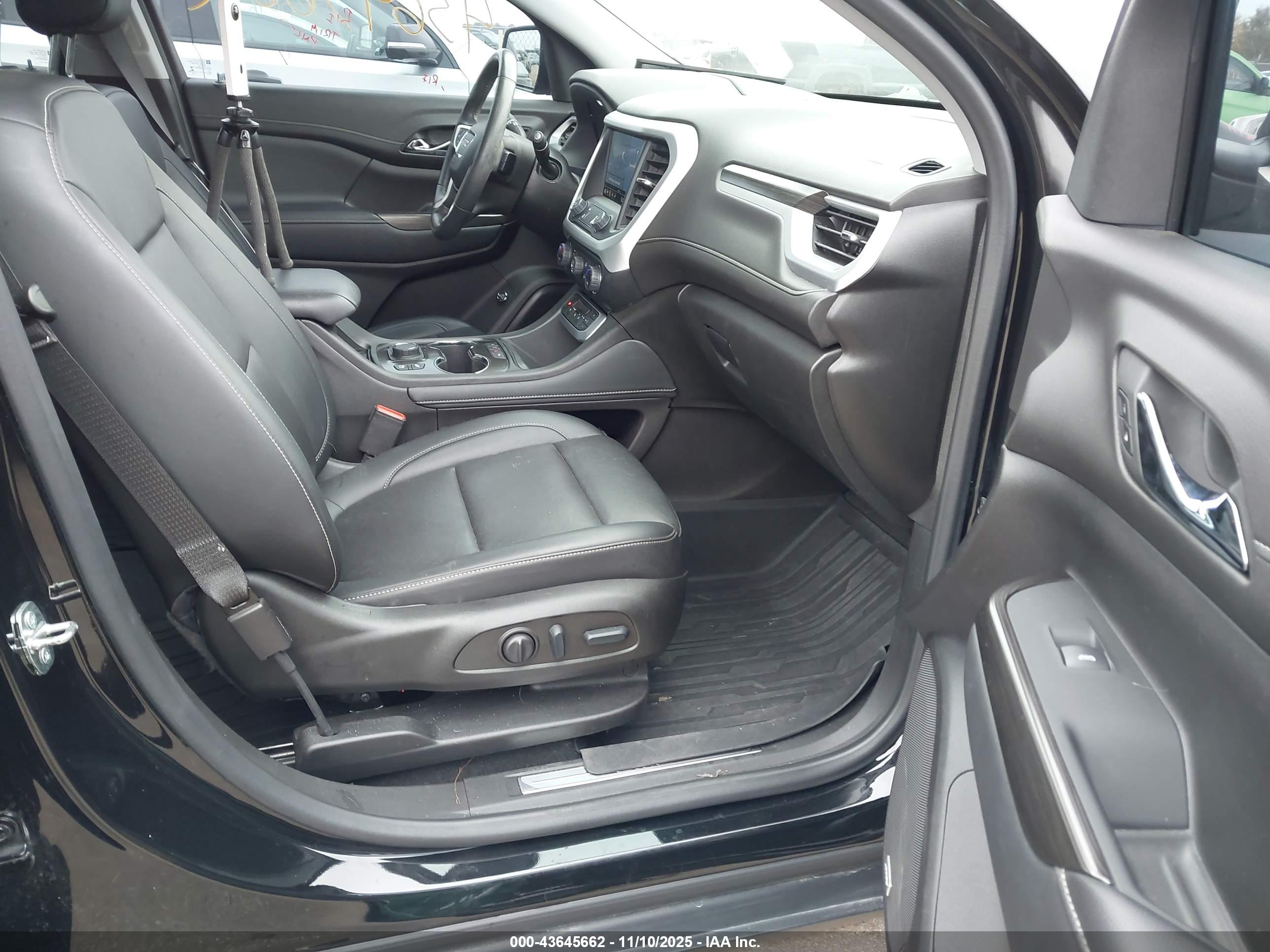 GMC ACADIA image 5