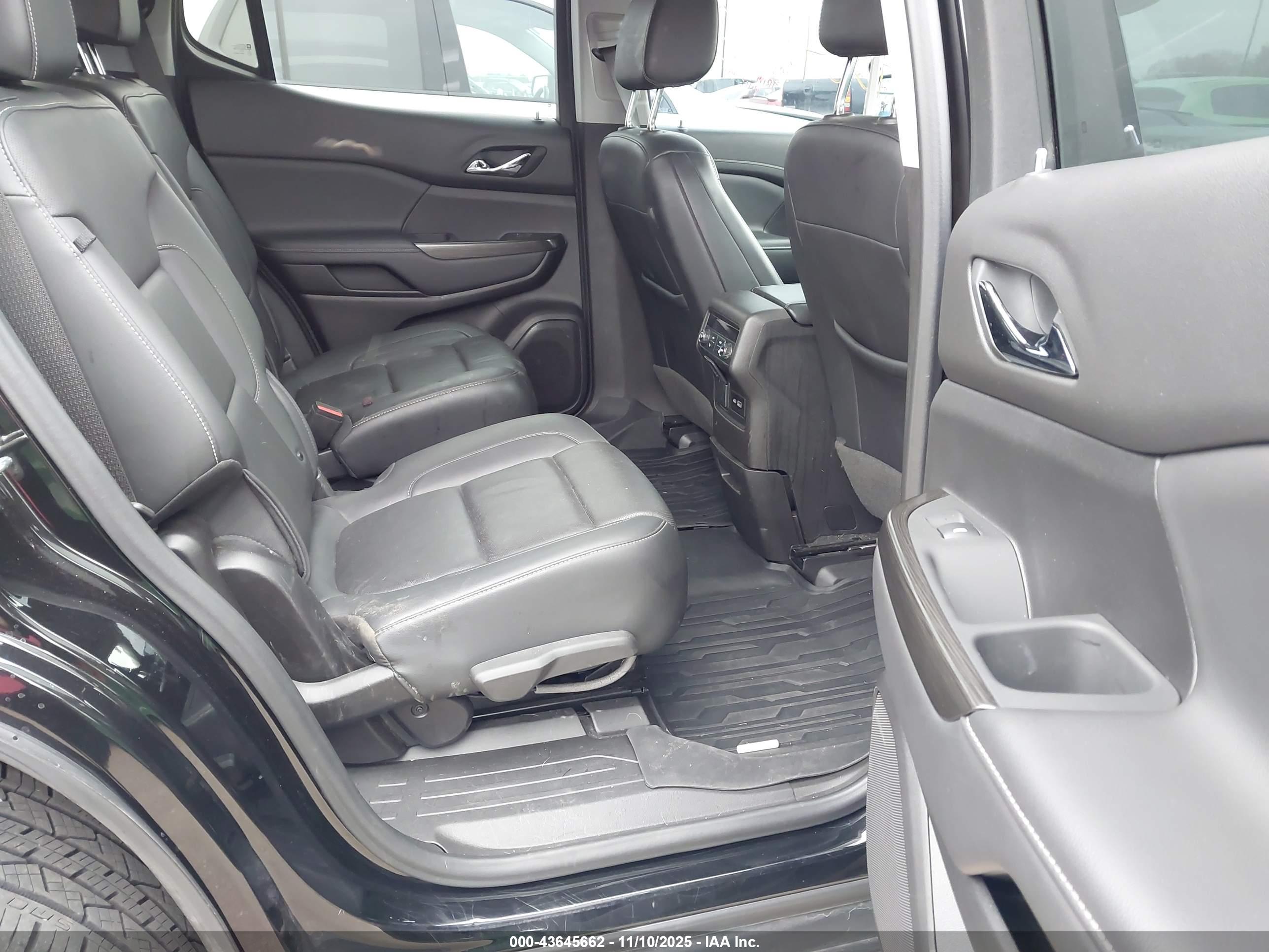 GMC ACADIA image 8