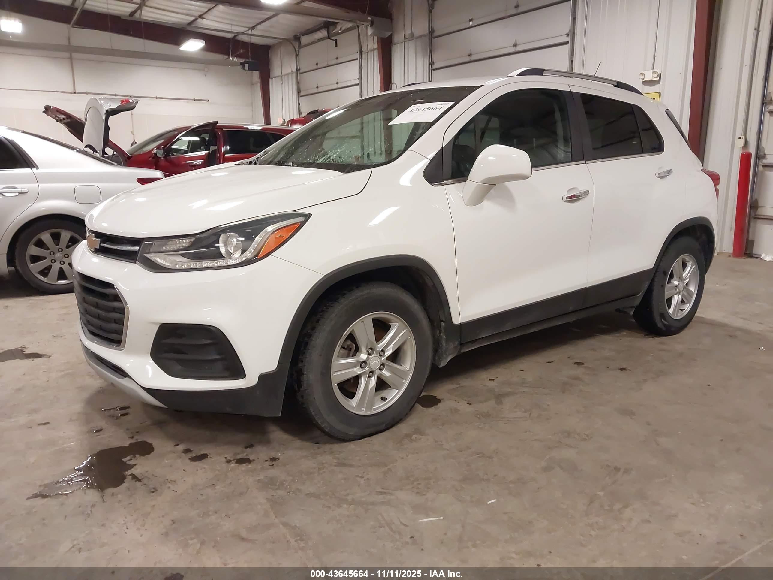 CHEVROLET TRAX image 2