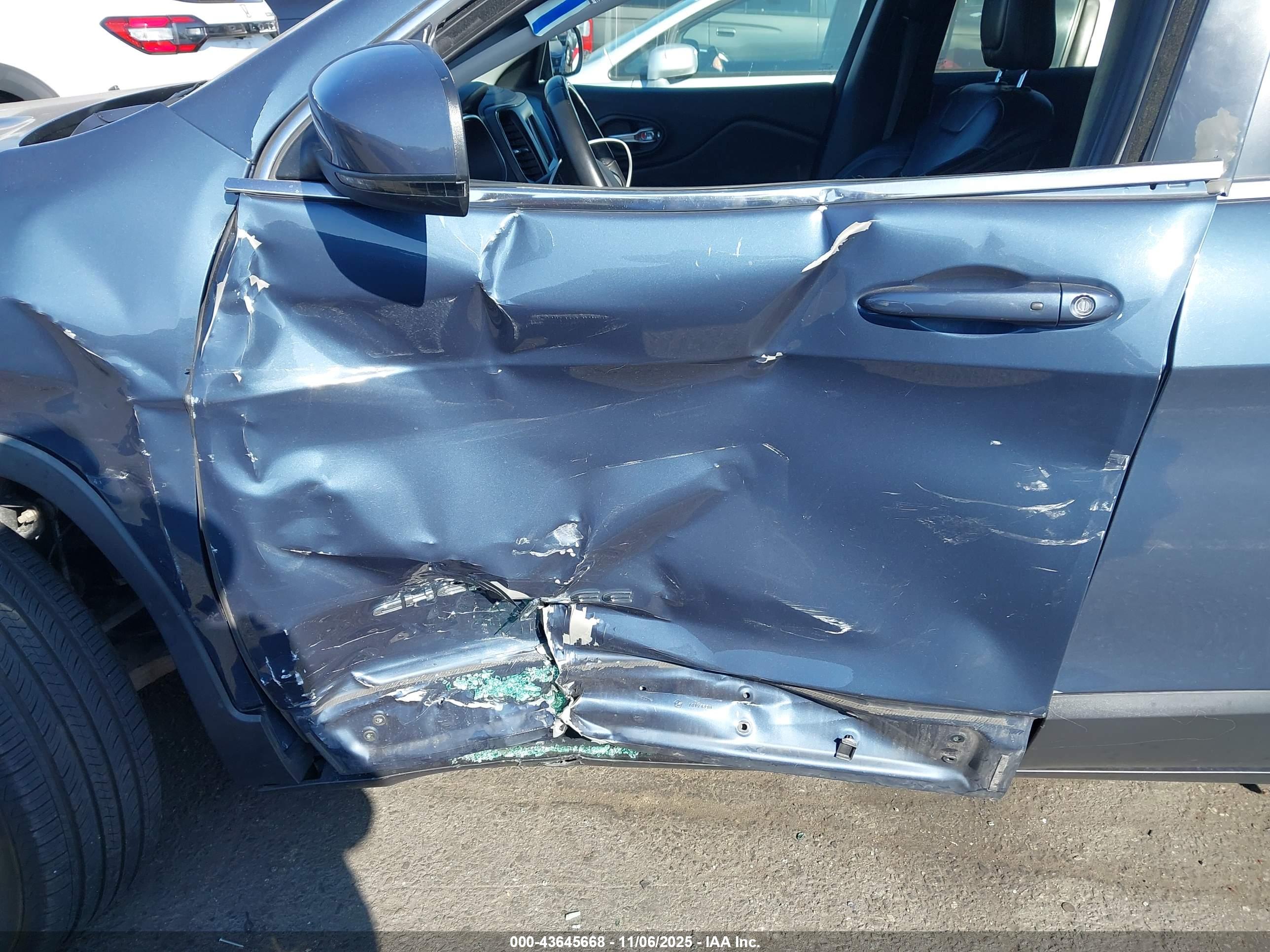 JEEP CHEROKEE image 6