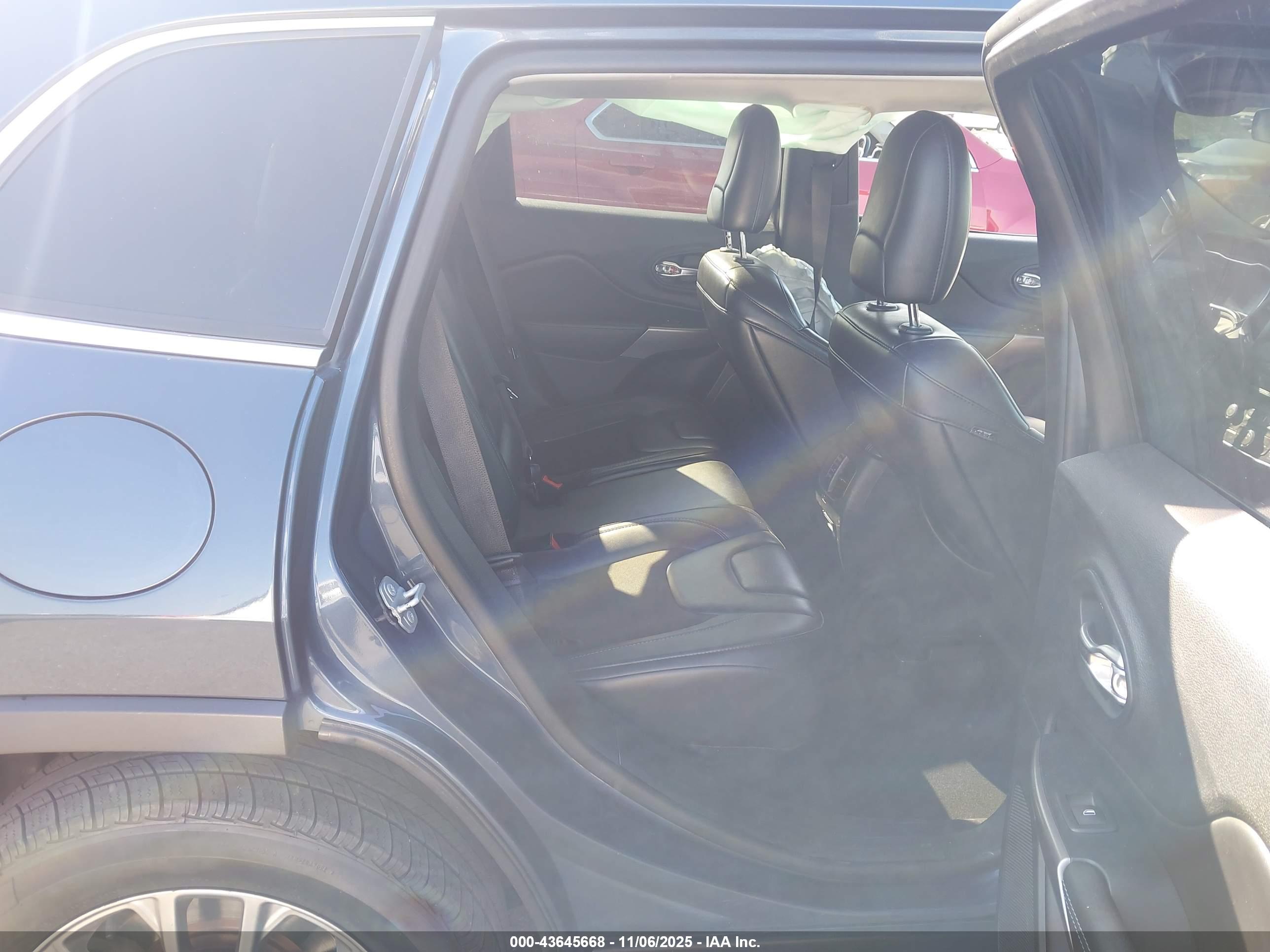 JEEP CHEROKEE image 8
