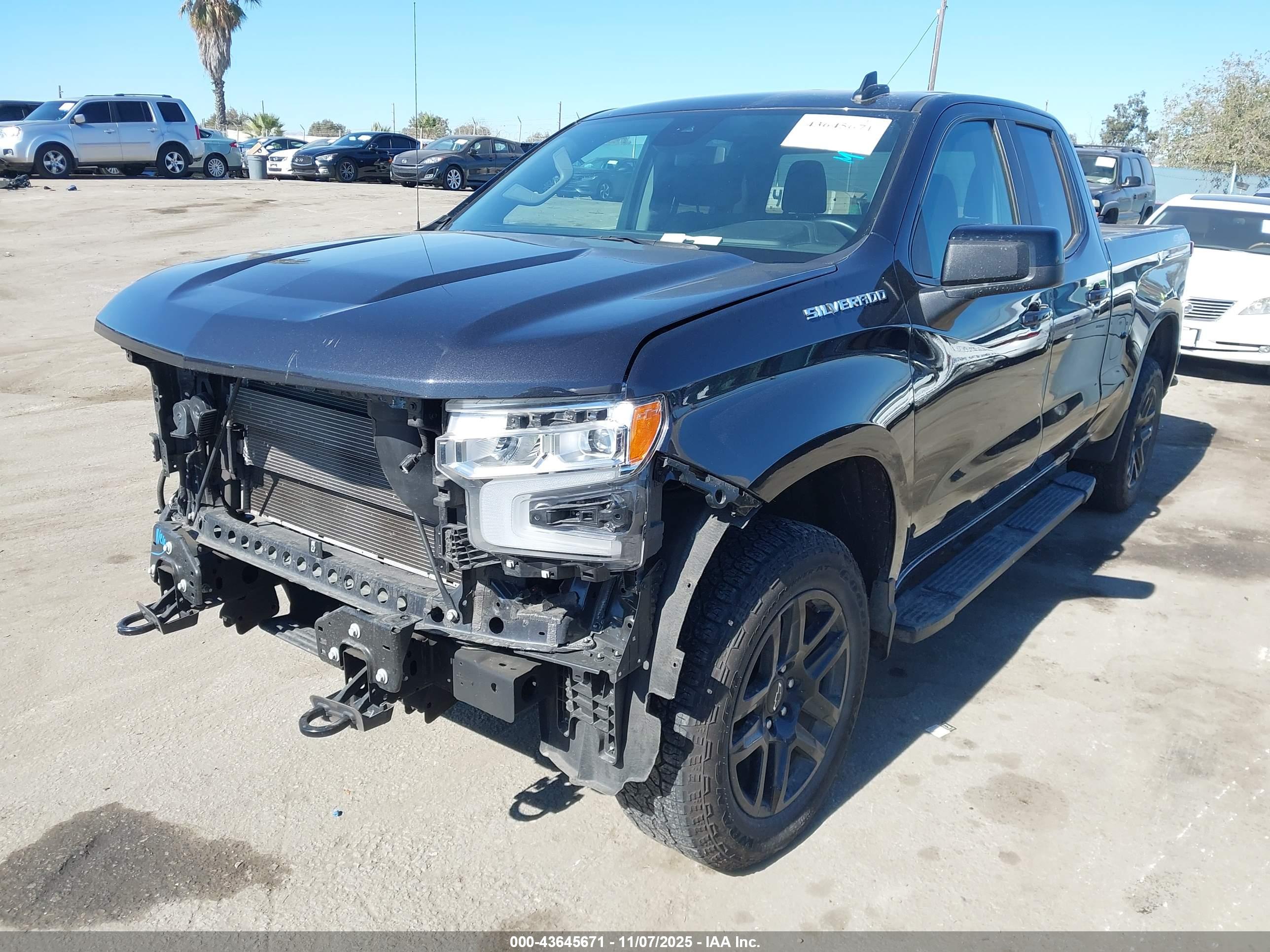 CHEVROLET SILVERADO image 2