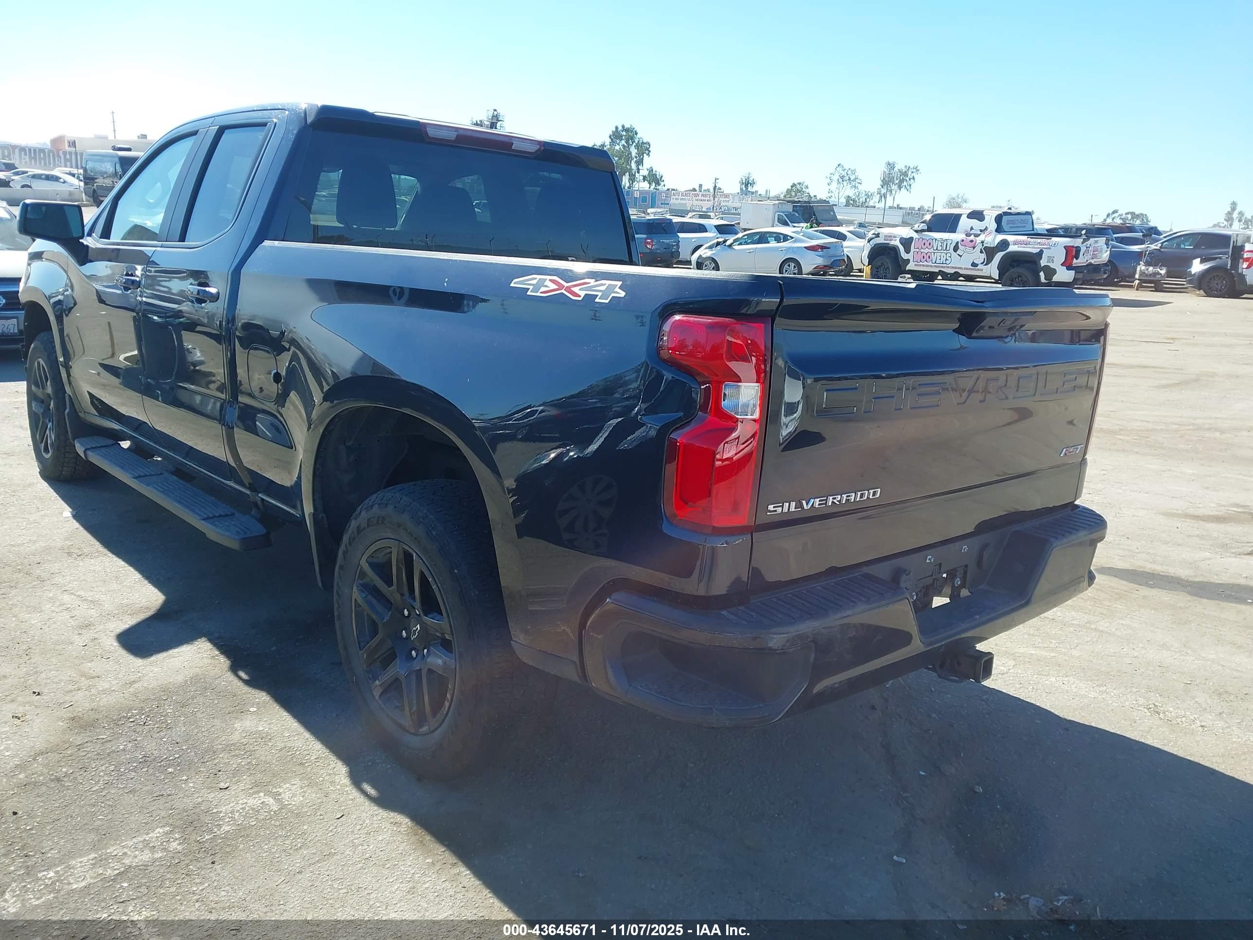 CHEVROLET SILVERADO image 3