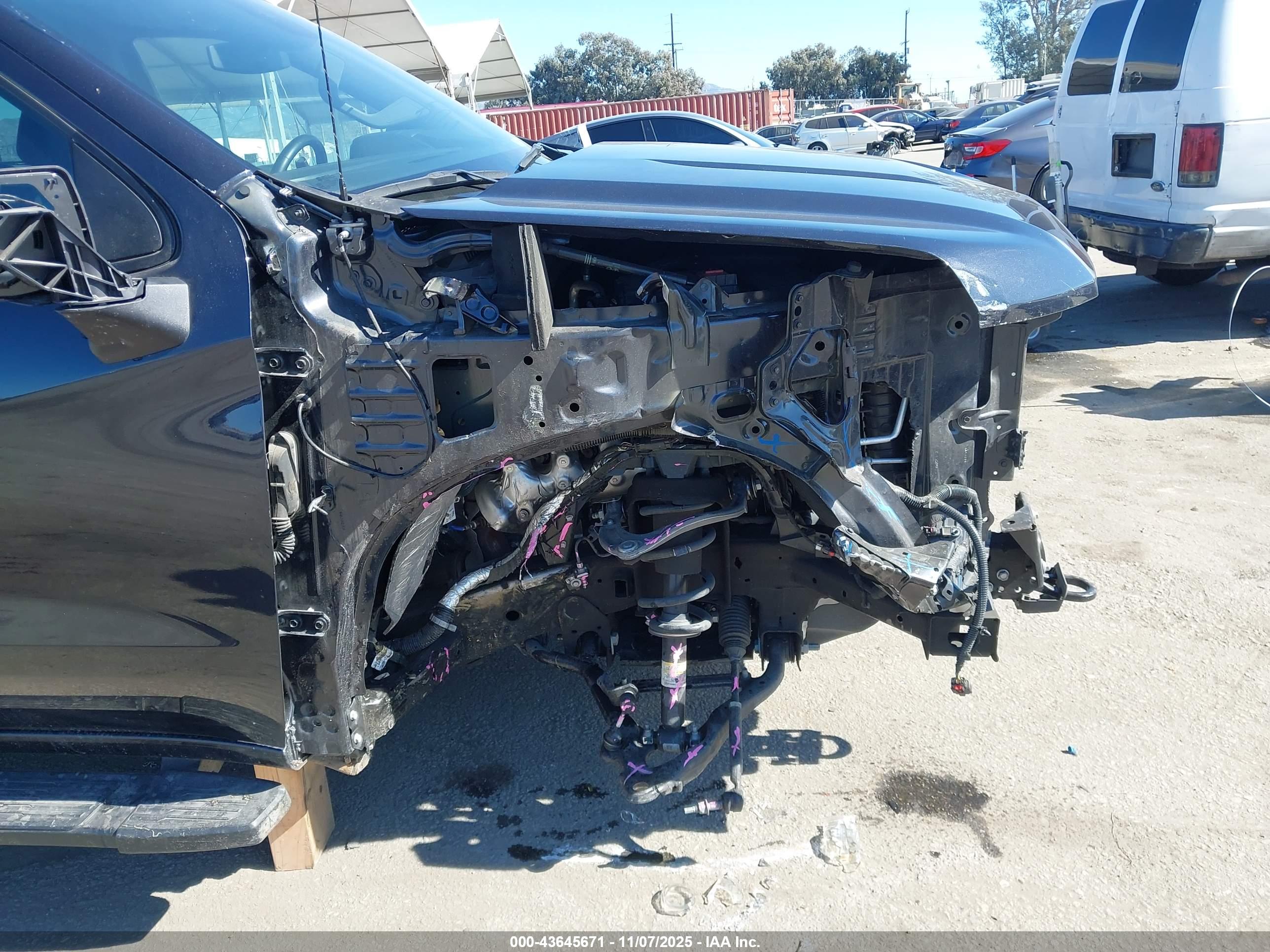 CHEVROLET SILVERADO image 6