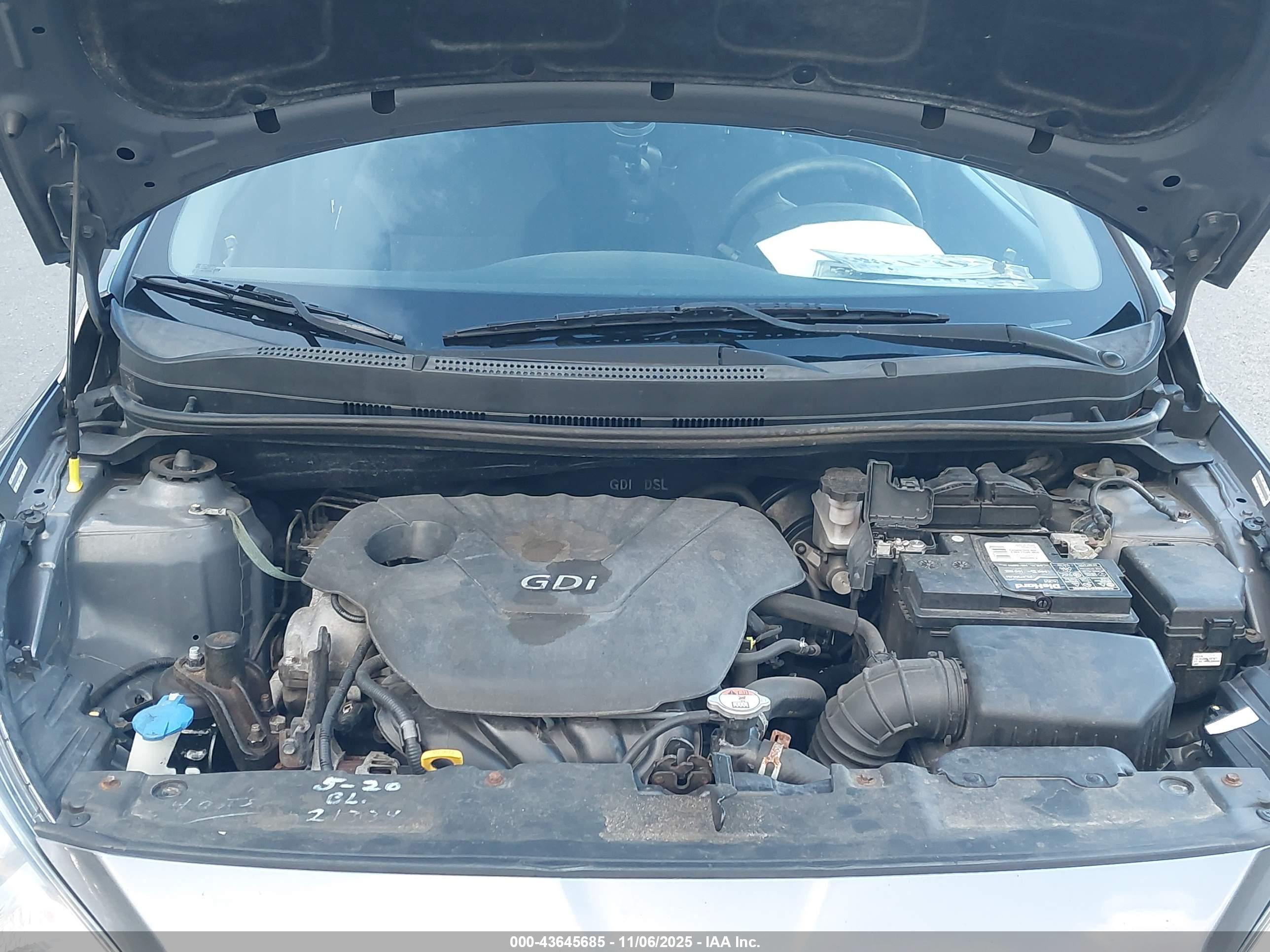 HYUNDAI ACCENT image 10
