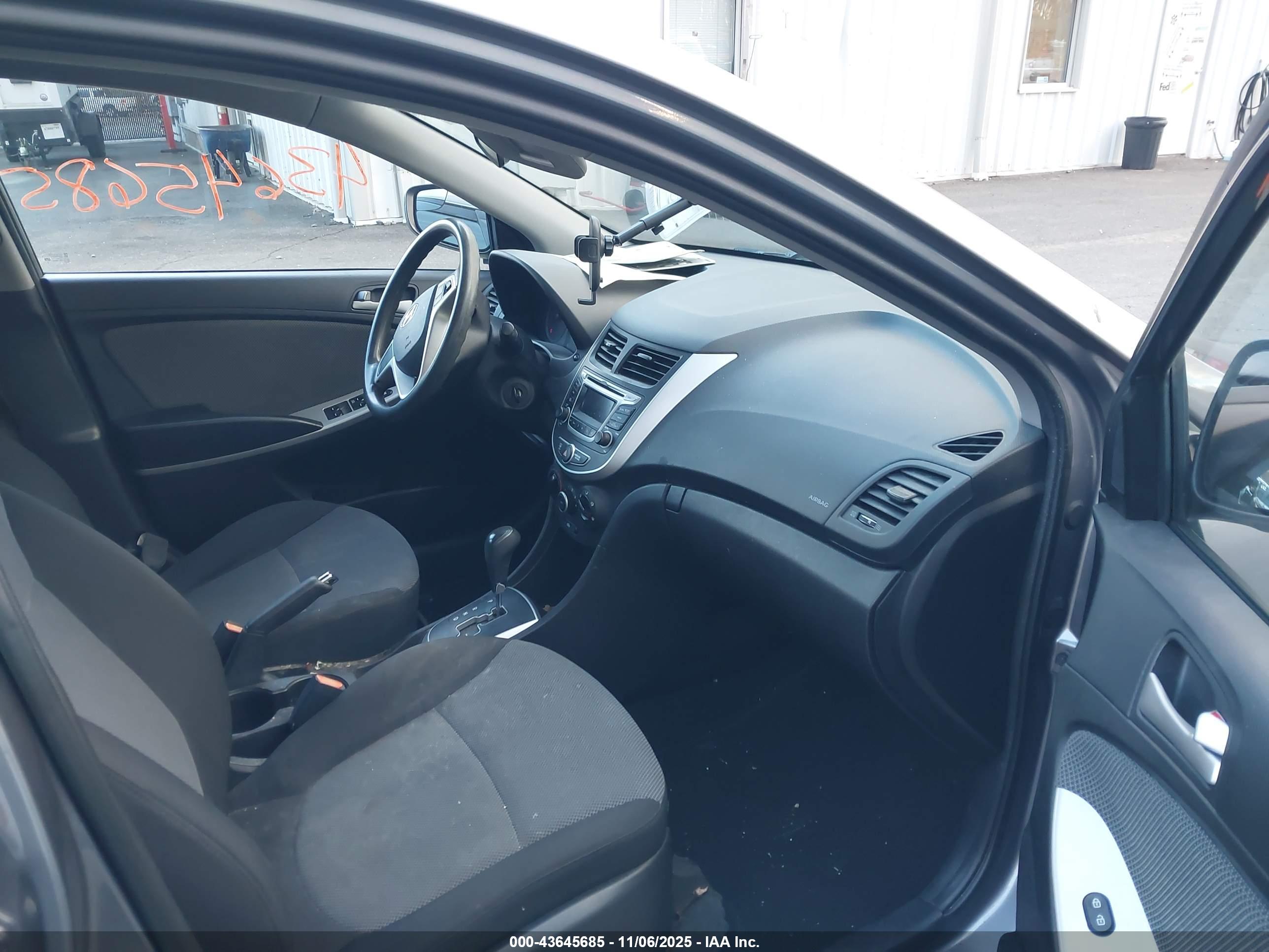 HYUNDAI ACCENT image 5
