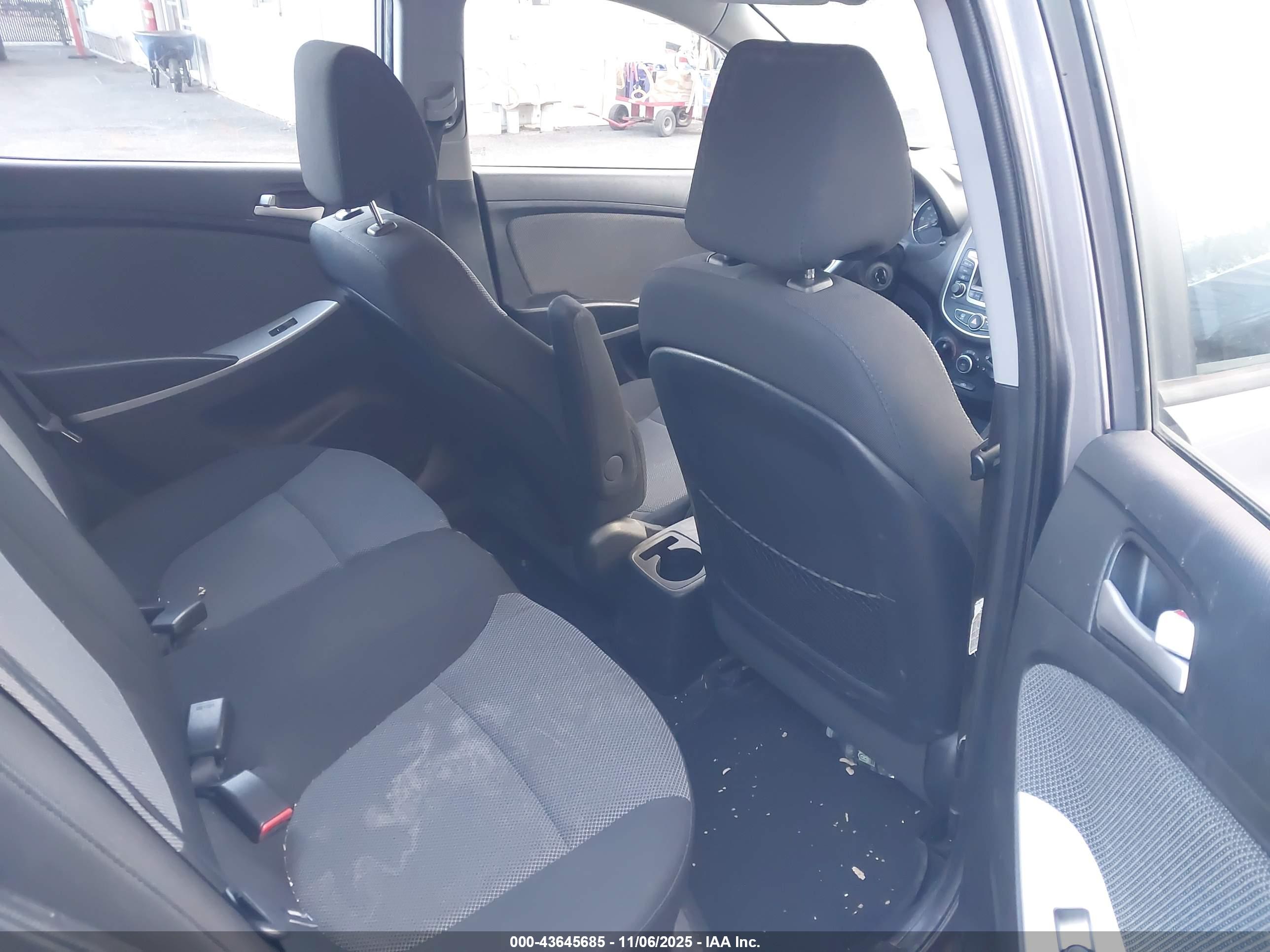 HYUNDAI ACCENT image 8