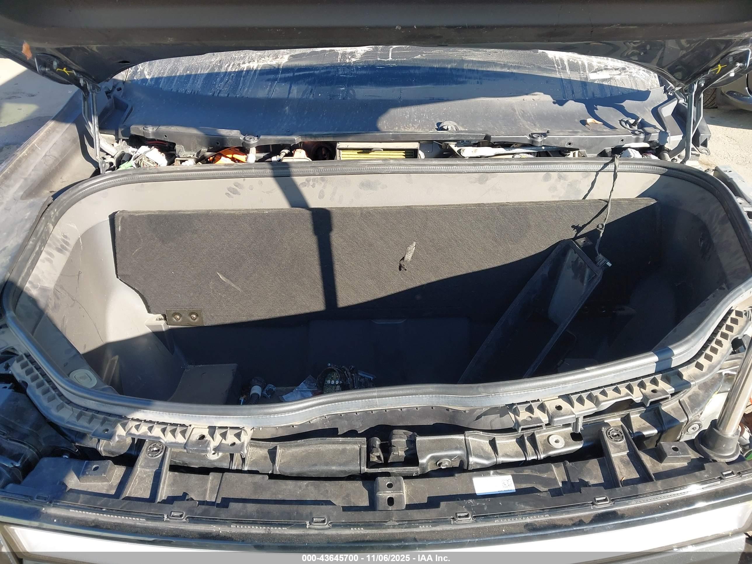 RIVIAN R1S image 10