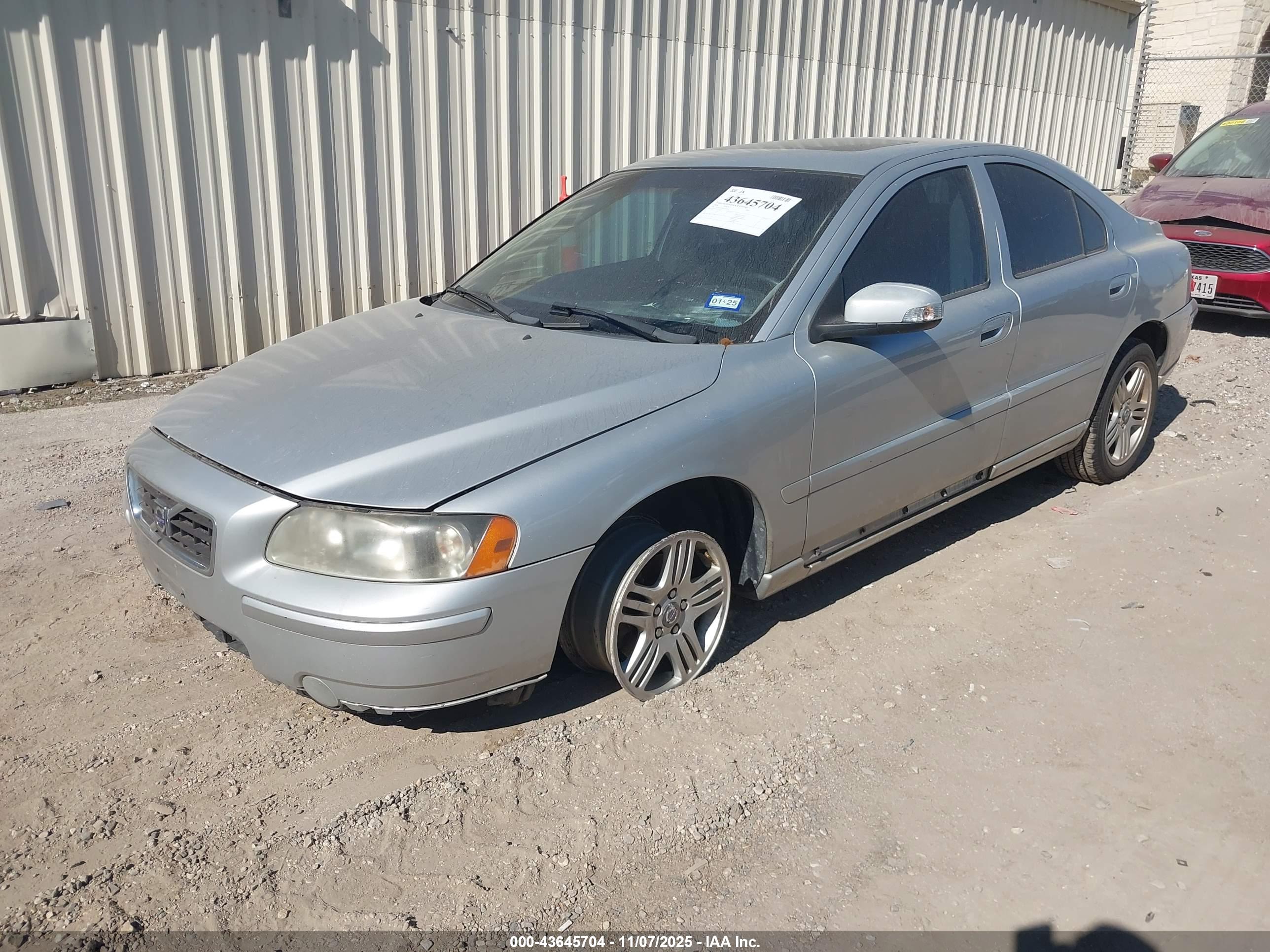 VOLVO S60 image 2