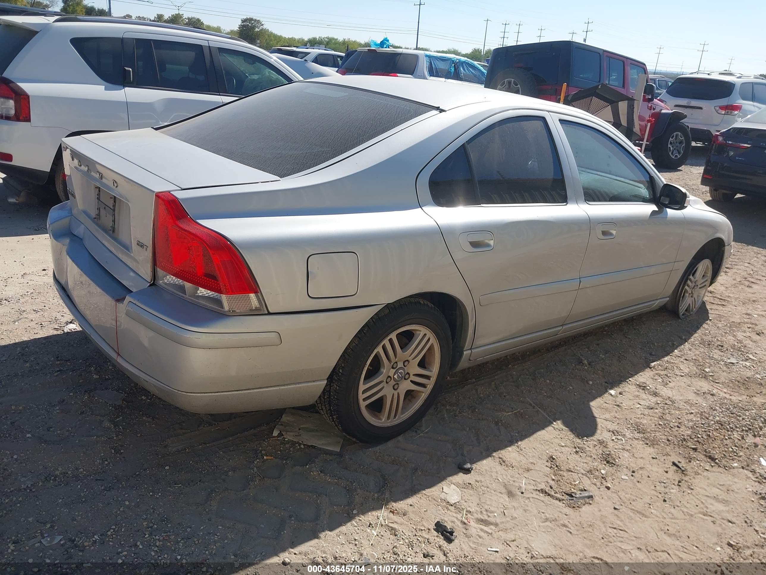 VOLVO S60 image 4