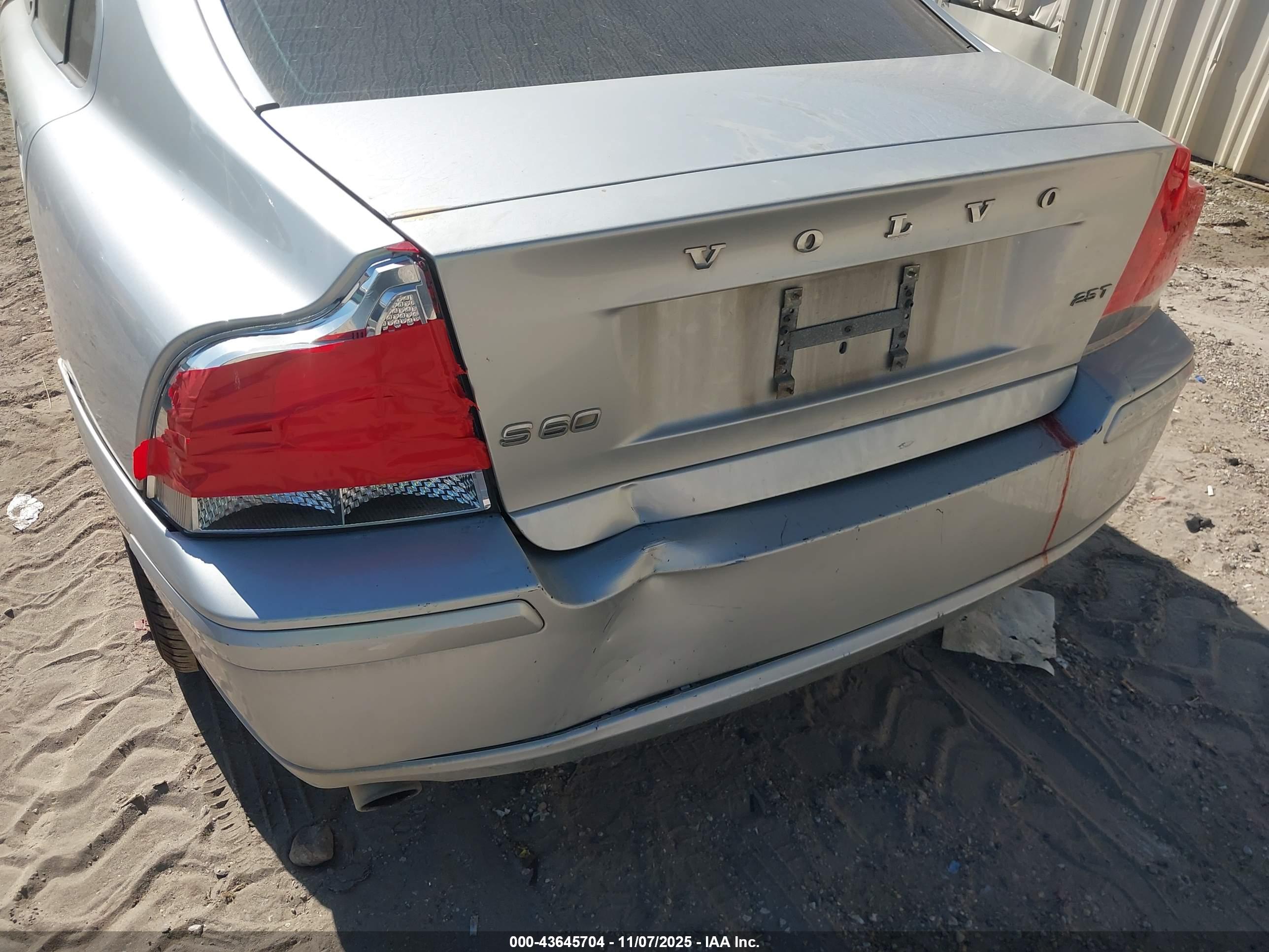 VOLVO S60 image 6