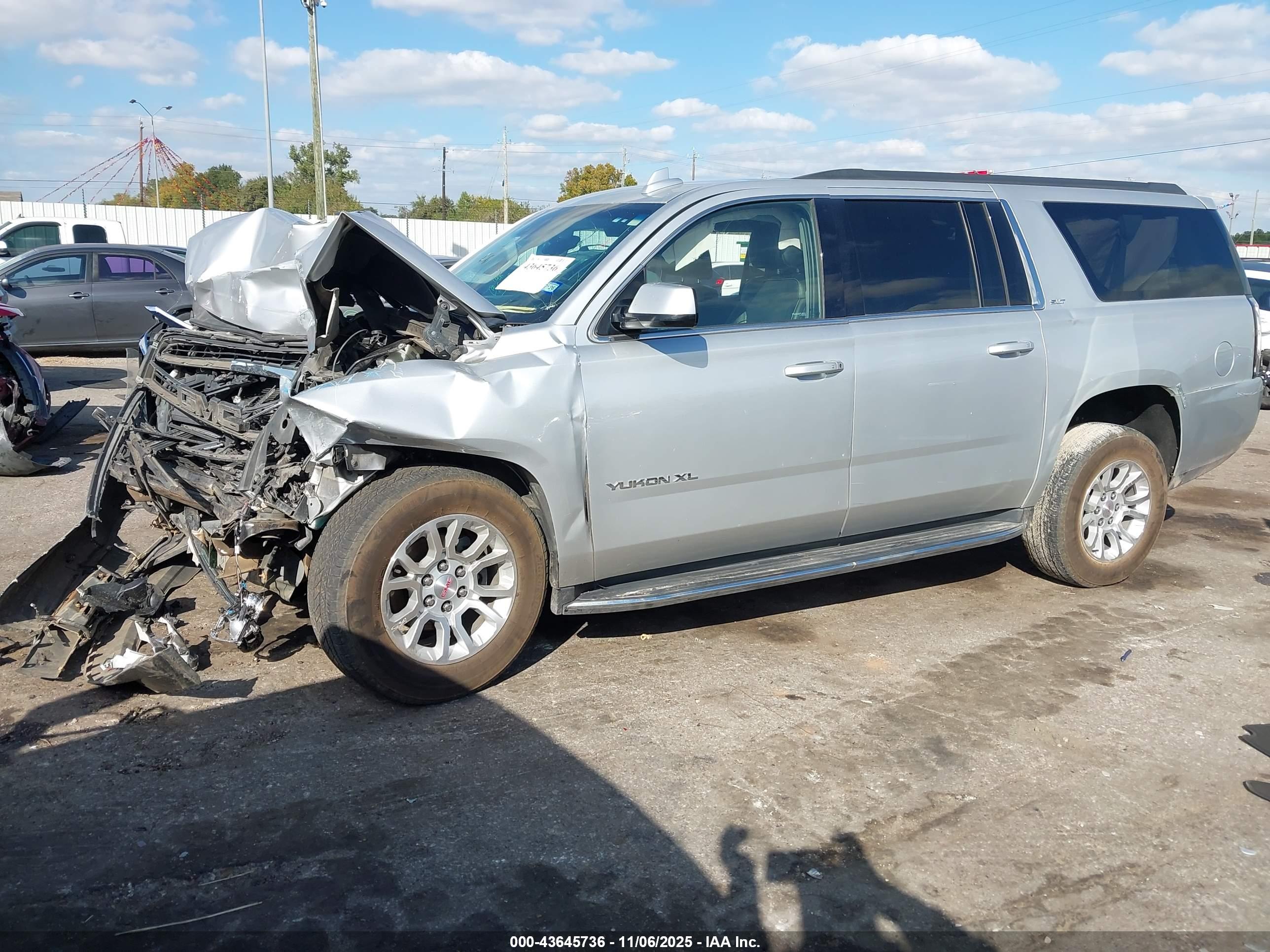 GMC YUKON image 2