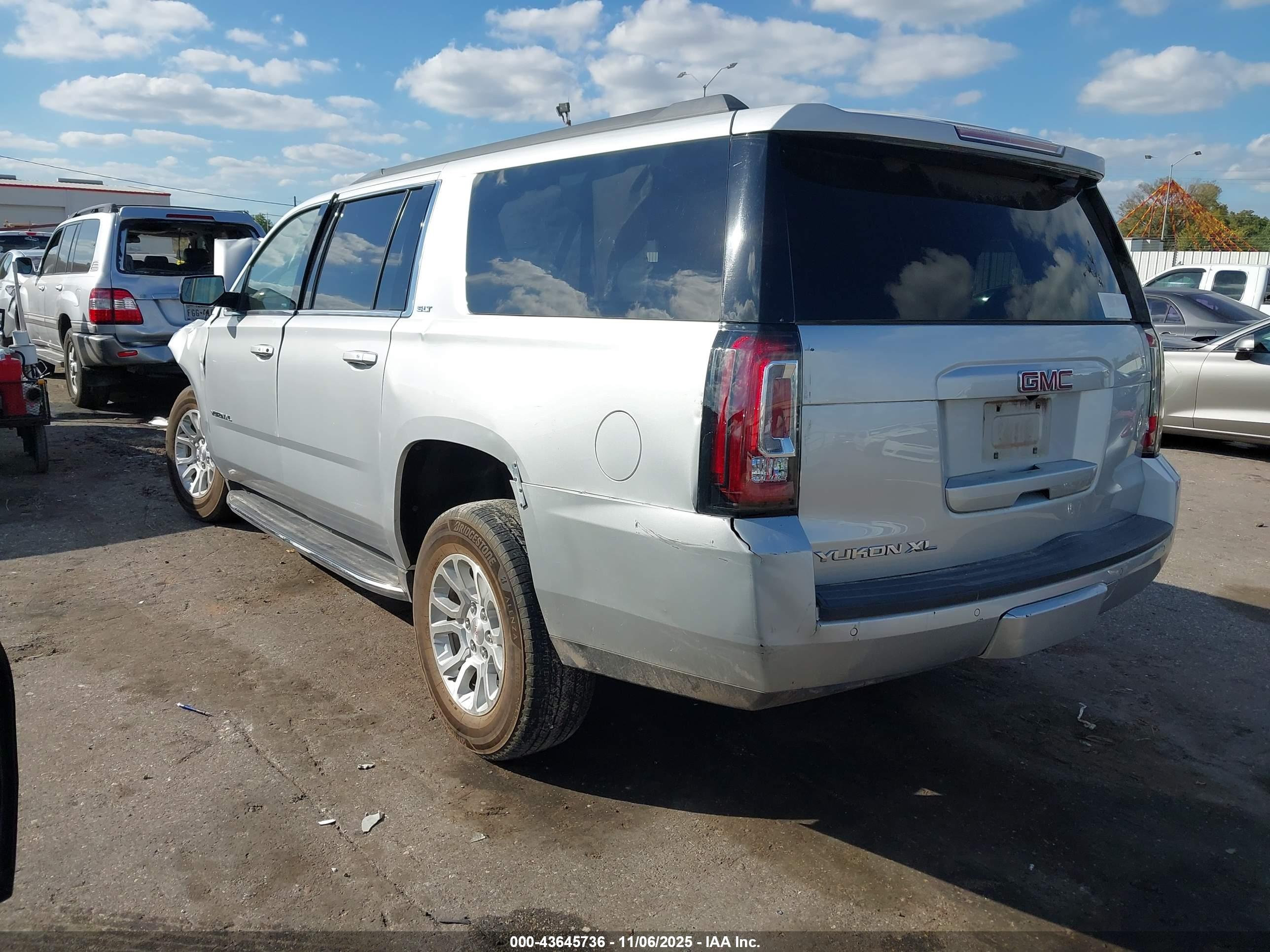 GMC YUKON image 3