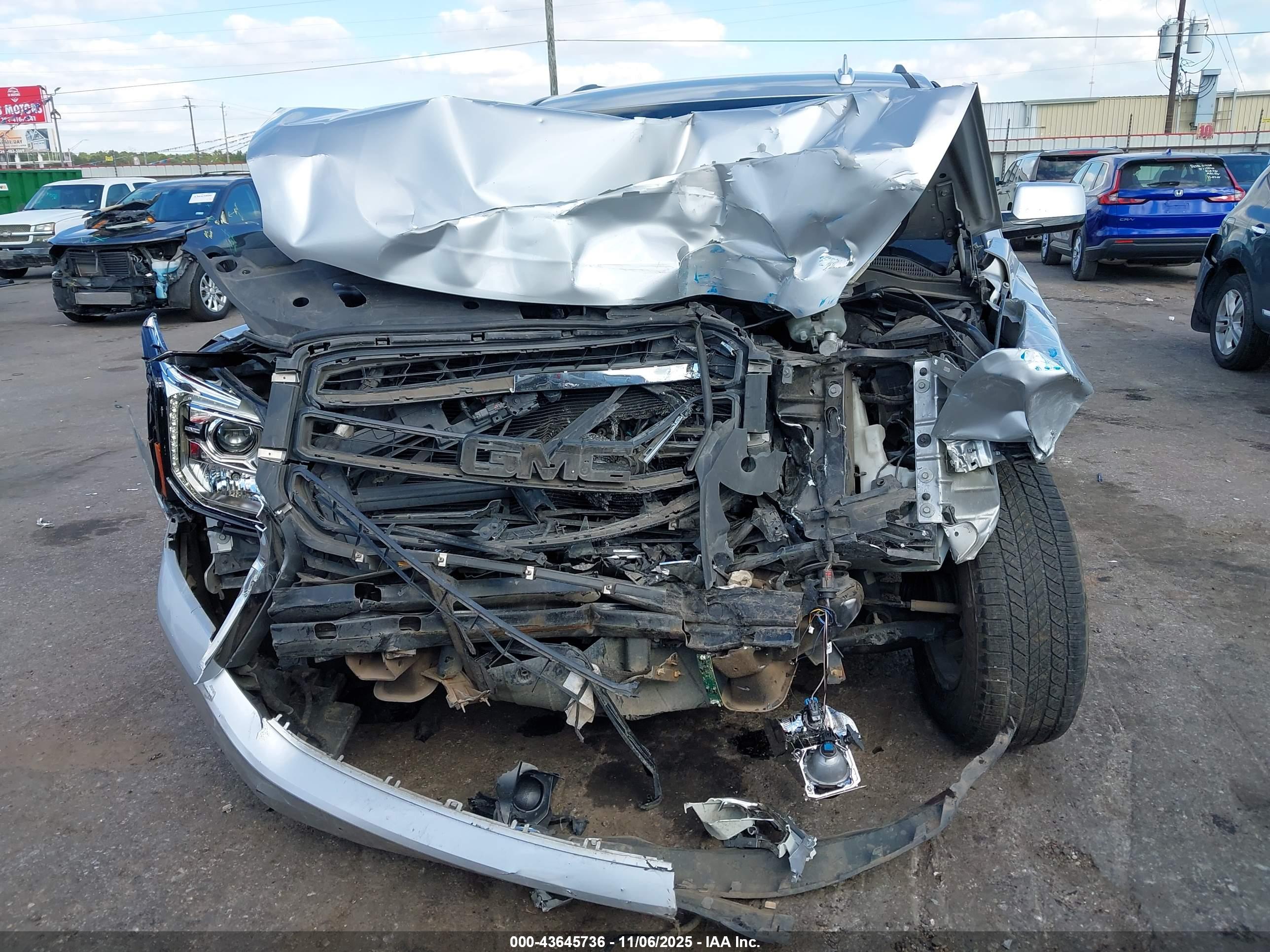 GMC YUKON image 6