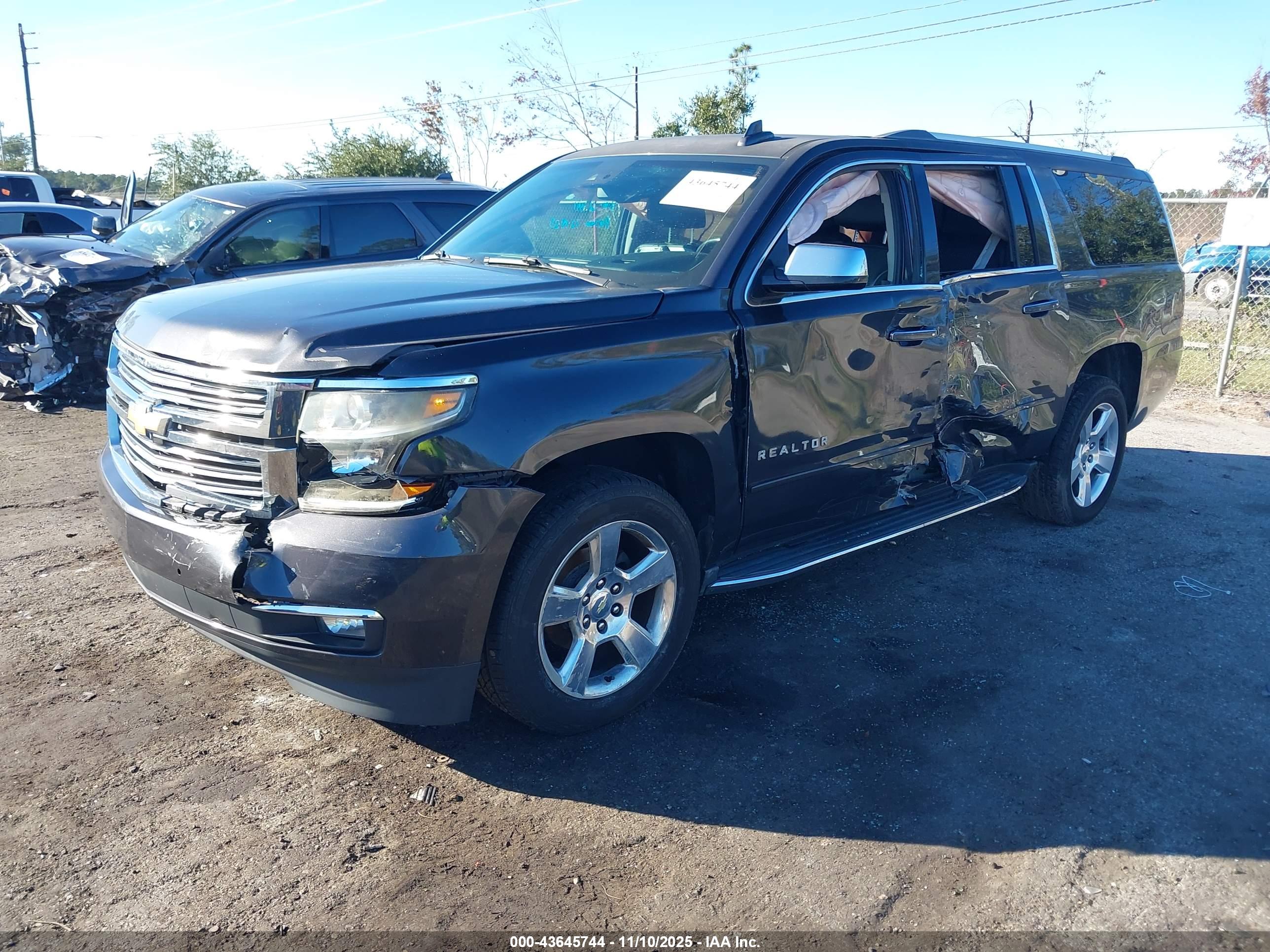 CHEVROLET SUBURBAN image 2