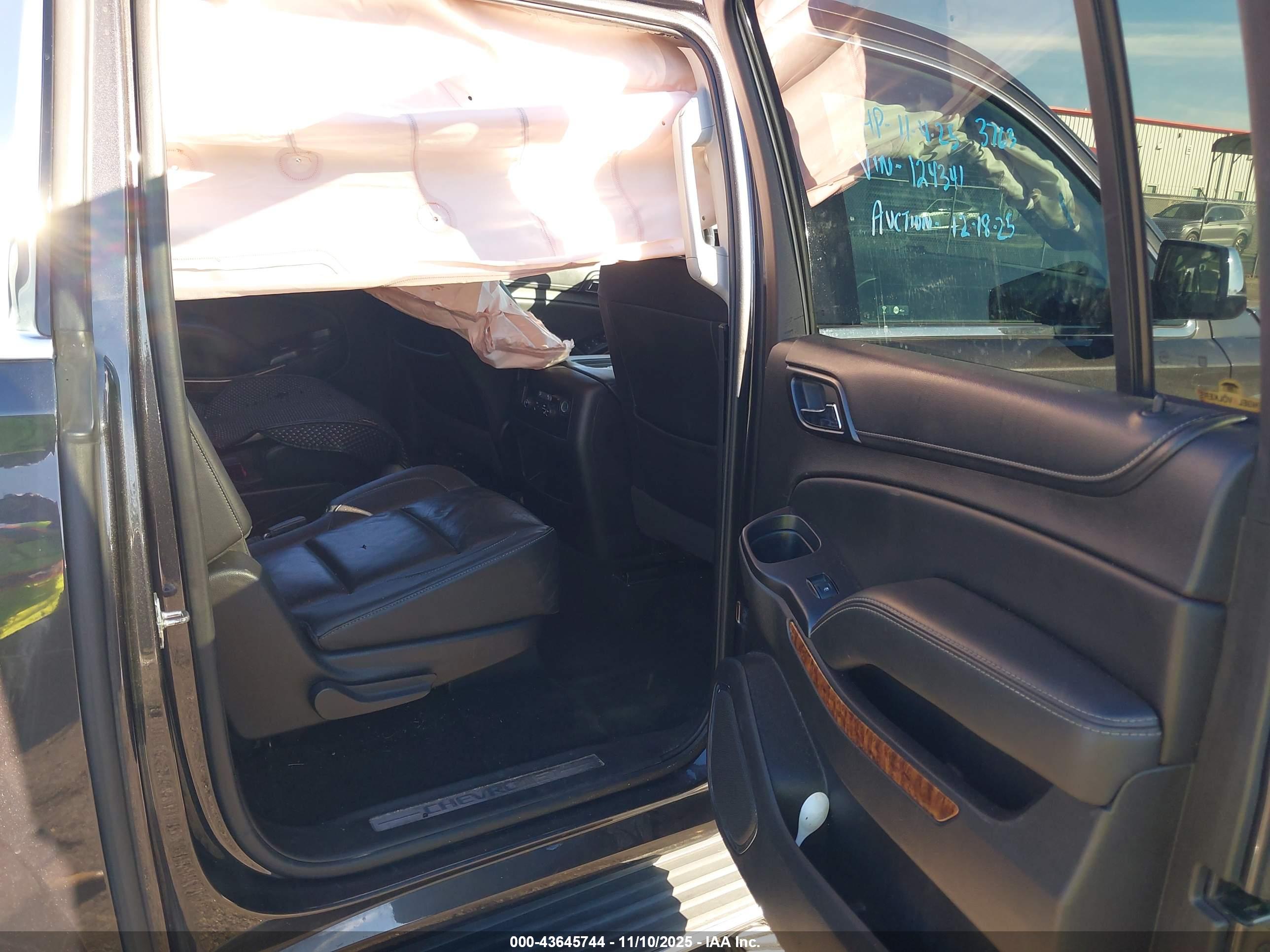 CHEVROLET SUBURBAN image 8
