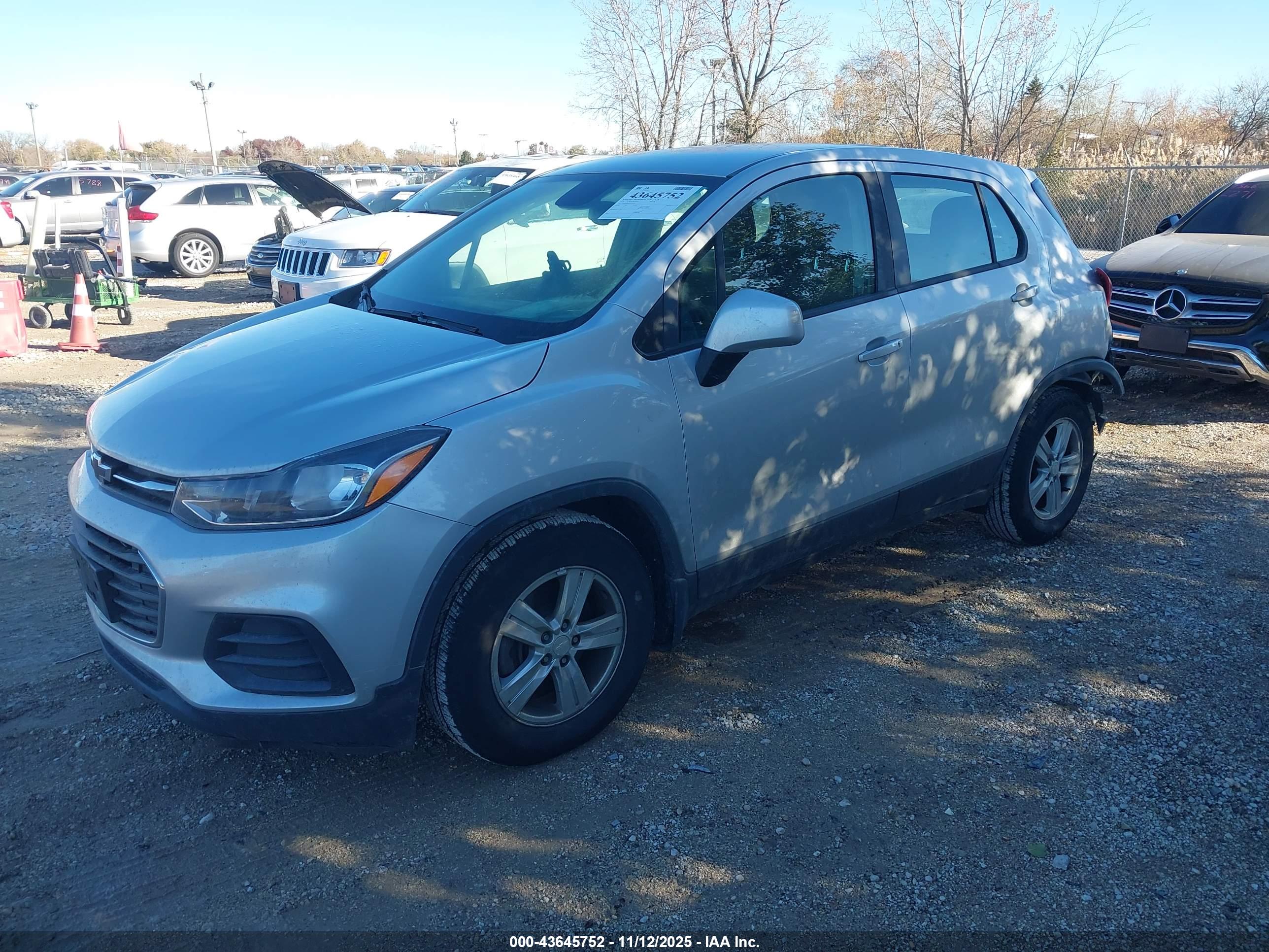 CHEVROLET TRAX image 2